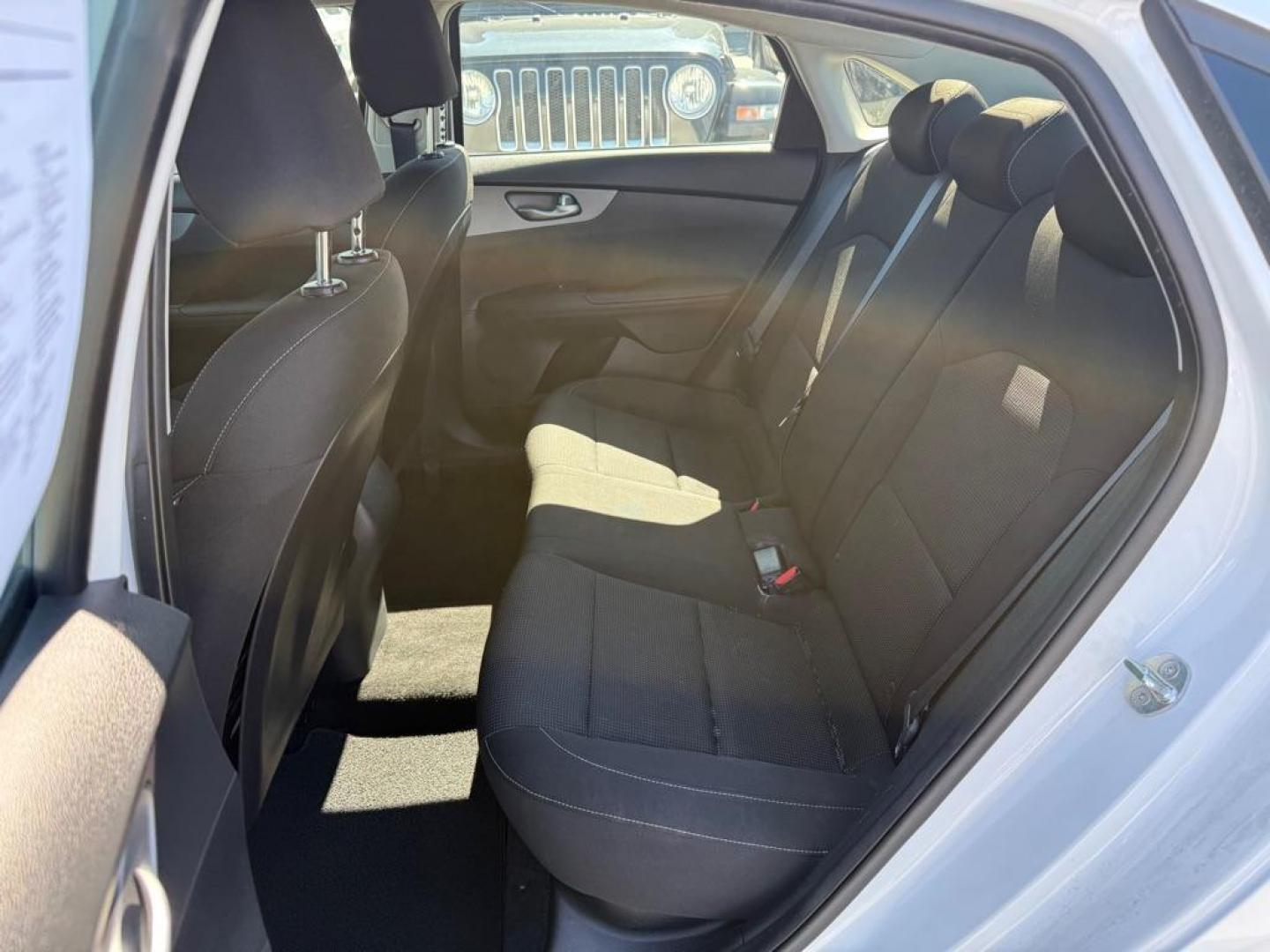 2021 WHITE KIA FORTE FE (3KPF24AD9ME) with an 2.0L engine, Continuously Variable transmission, located at 929 East 8th Ave, Anchorage, AK, 99501, (907) 274-2277, 61.214783, -149.866074 - Photo#3