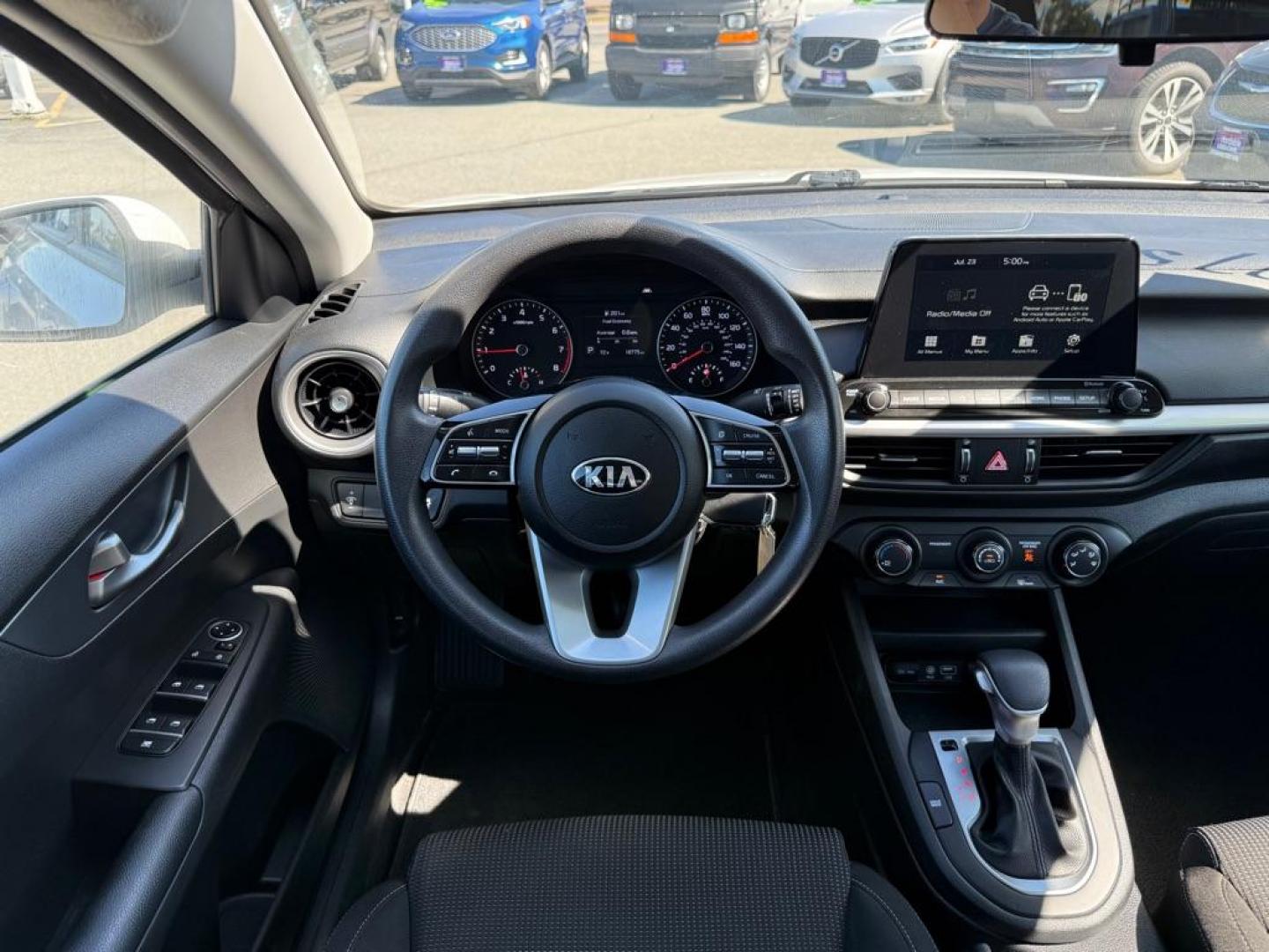 2021 WHITE KIA FORTE FE (3KPF24AD9ME) with an 2.0L engine, Continuously Variable transmission, located at 929 East 8th Ave, Anchorage, AK, 99501, (907) 274-2277, 61.214783, -149.866074 - Photo#4