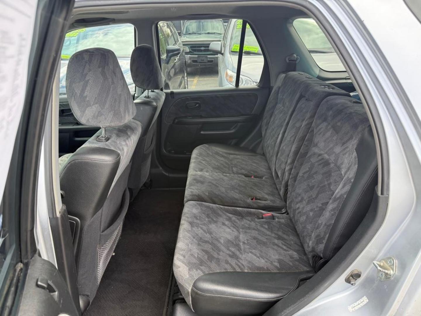 2003 SILVER HONDA CR-V EX (SHSRD78843U) with an 2.4L engine, Automatic transmission, located at 929 East 8th Ave, Anchorage, AK, 99501, (907) 274-2277, 61.214783, -149.866074 - Photo#3