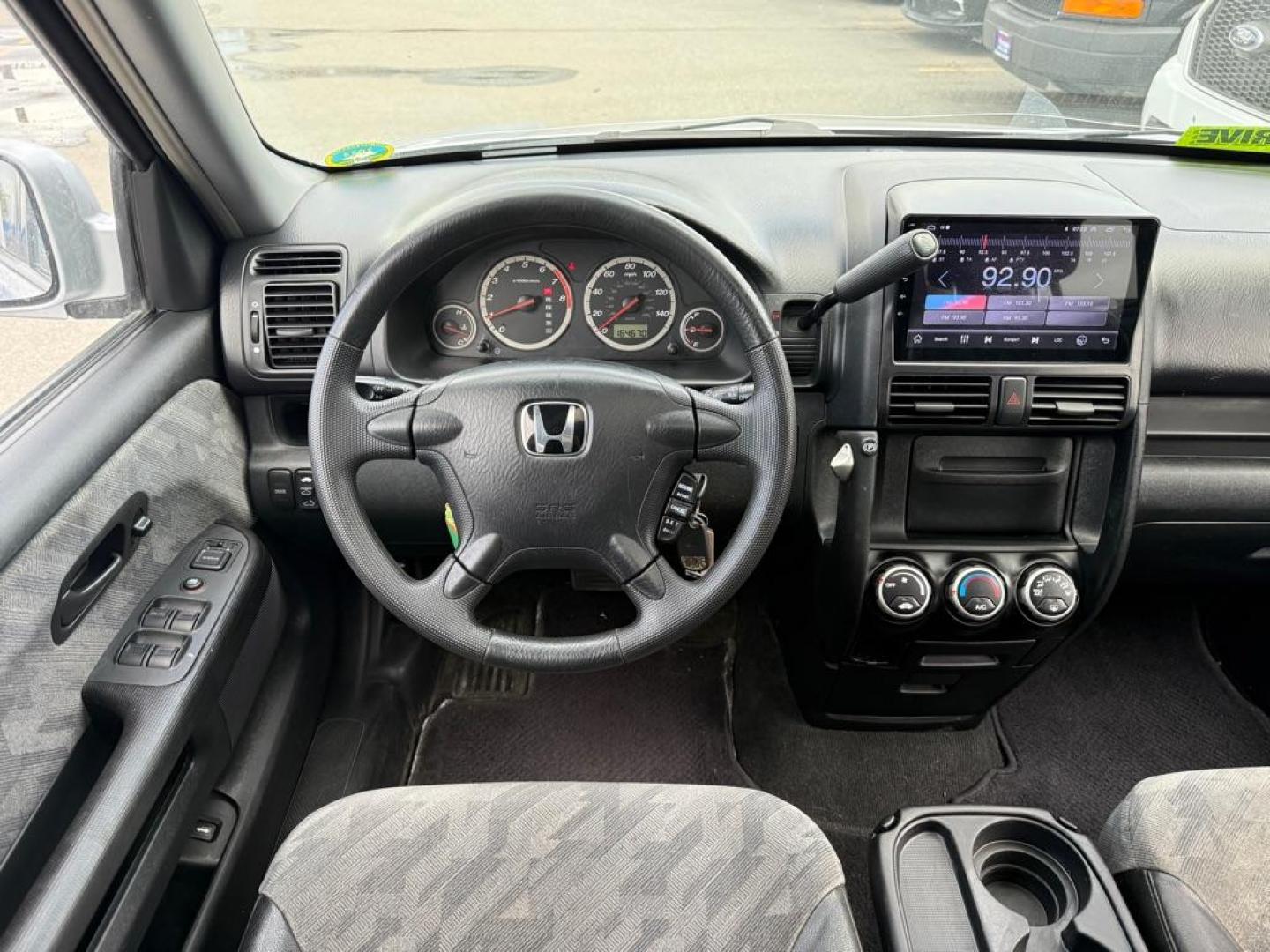 2003 SILVER HONDA CR-V EX (SHSRD78843U) with an 2.4L engine, Automatic transmission, located at 929 East 8th Ave, Anchorage, AK, 99501, (907) 274-2277, 61.214783, -149.866074 - Photo#4