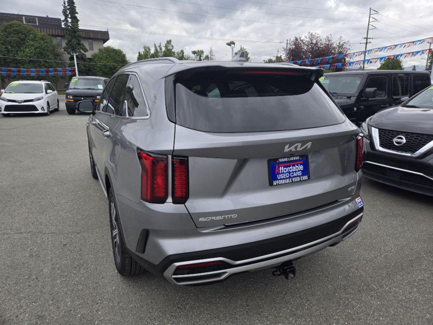 2023 SILVER KIA SORENTO EX (KNDRHDLG2P5) with an 1.6L engine, Automatic transmission, located at 929 East 8th Ave, Anchorage, AK, 99501, (907) 274-2277, 61.214783, -149.866074 - Photo#2