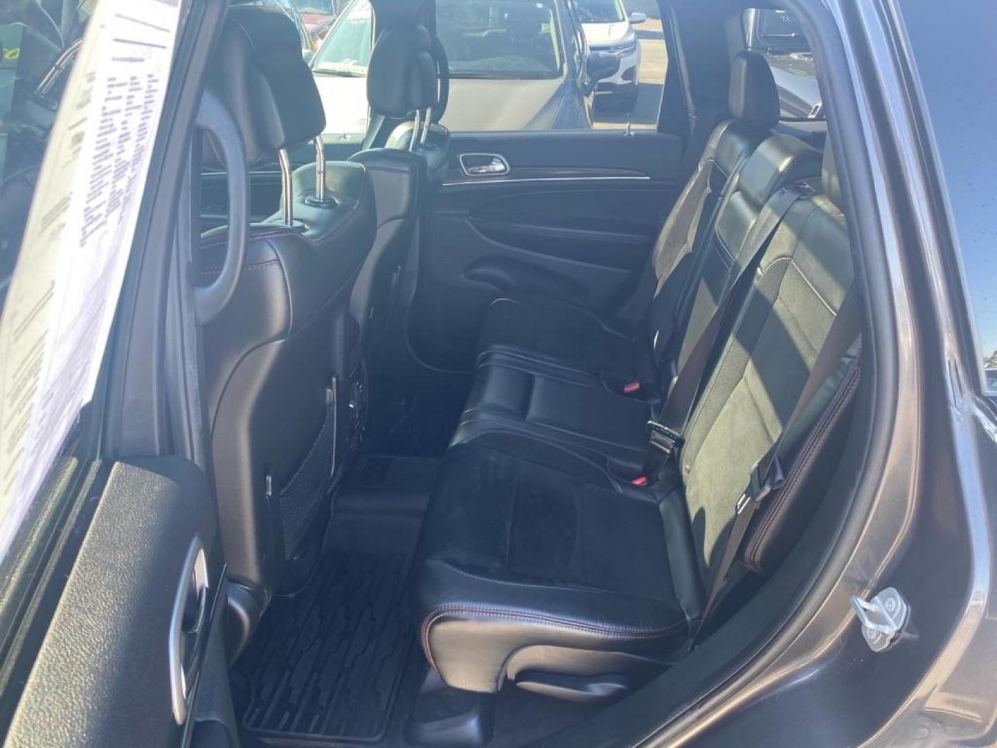 2017 GRAY JEEP GRAND CHEROKEE TRAILHAWK (1C4RJFLG0HC) with an 3.6L engine, Automatic transmission, located at 929 East 8th Ave, Anchorage, AK, 99501, (907) 274-2277, 61.214783, -149.866074 - Photo#3