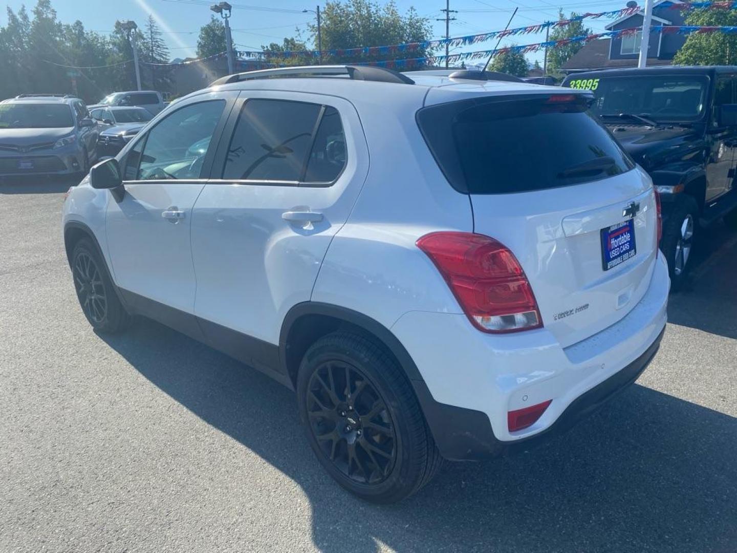 2022 WHITE CHEVROLET TRAX 1LT (KL7CJPSMXNB) with an 1.4L engine, Automatic transmission, located at 929 East 8th Ave, Anchorage, AK, 99501, (907) 274-2277, 61.214783, -149.866074 - Photo#2