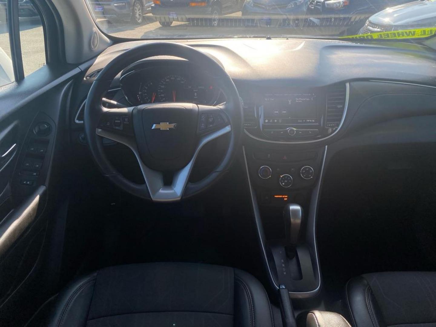2022 WHITE CHEVROLET TRAX 1LT (KL7CJPSMXNB) with an 1.4L engine, Automatic transmission, located at 929 East 8th Ave, Anchorage, AK, 99501, (907) 274-2277, 61.214783, -149.866074 - Photo#4