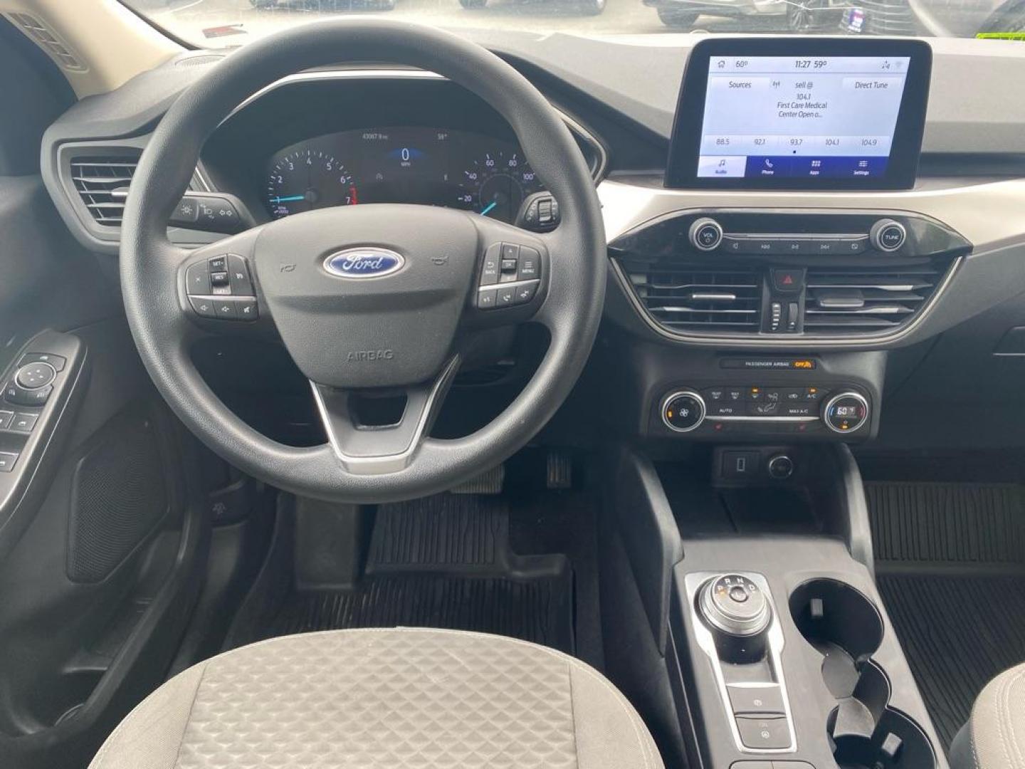 2020 SILVER FORD ESCAPE SE (1FMCU9G62LU) with an 1.5L engine, Automatic transmission, located at 929 East 8th Ave, Anchorage, AK, 99501, (907) 274-2277, 61.214783, -149.866074 - Photo#4