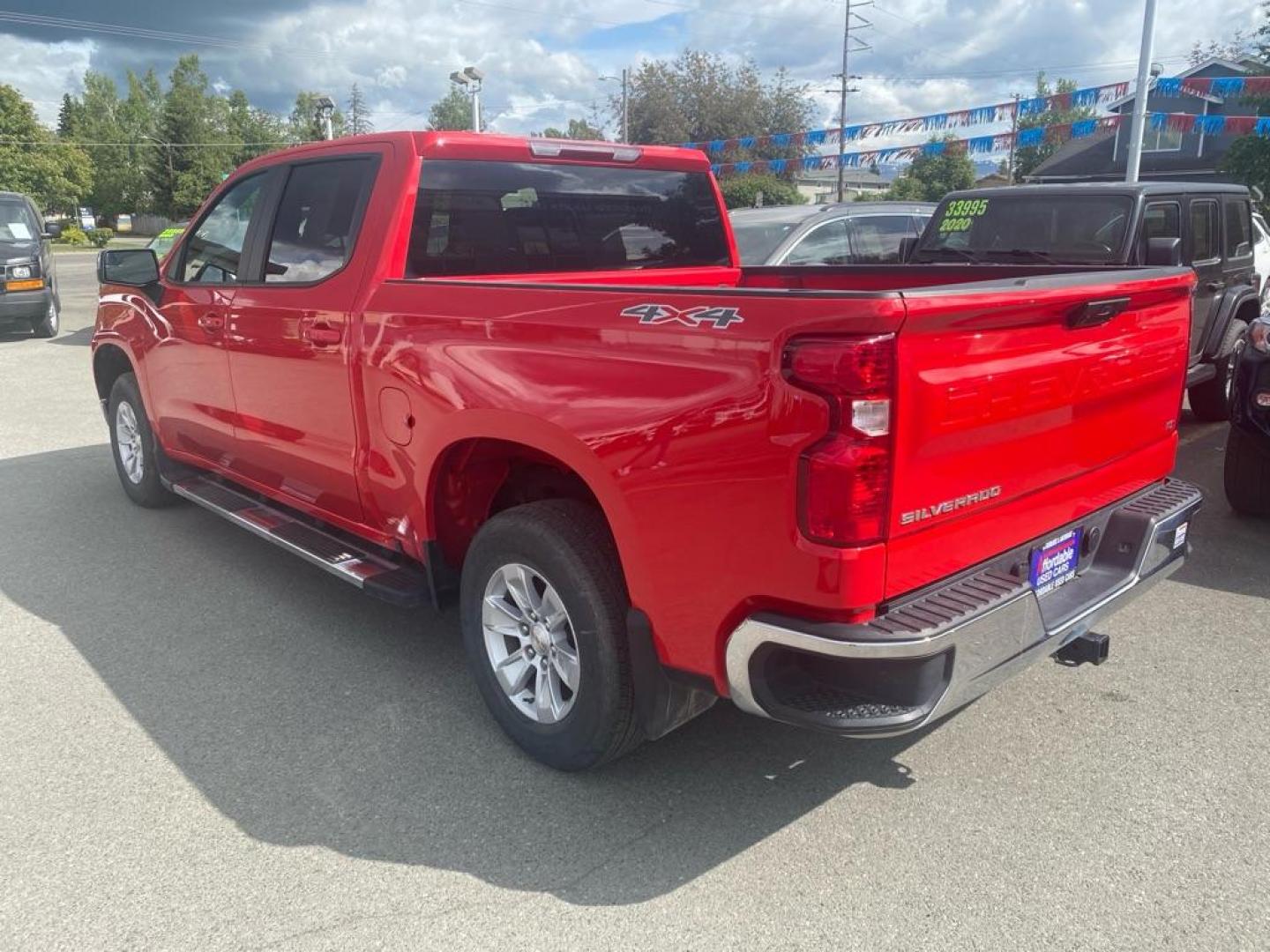 2023 RED CHEVROLET SILVERADO 1500 LT (1GCUDDED4PZ) with an 5.3L engine, Automatic transmission, located at 929 East 8th Ave, Anchorage, AK, 99501, (907) 274-2277, 61.214783, -149.866074 - Photo#2