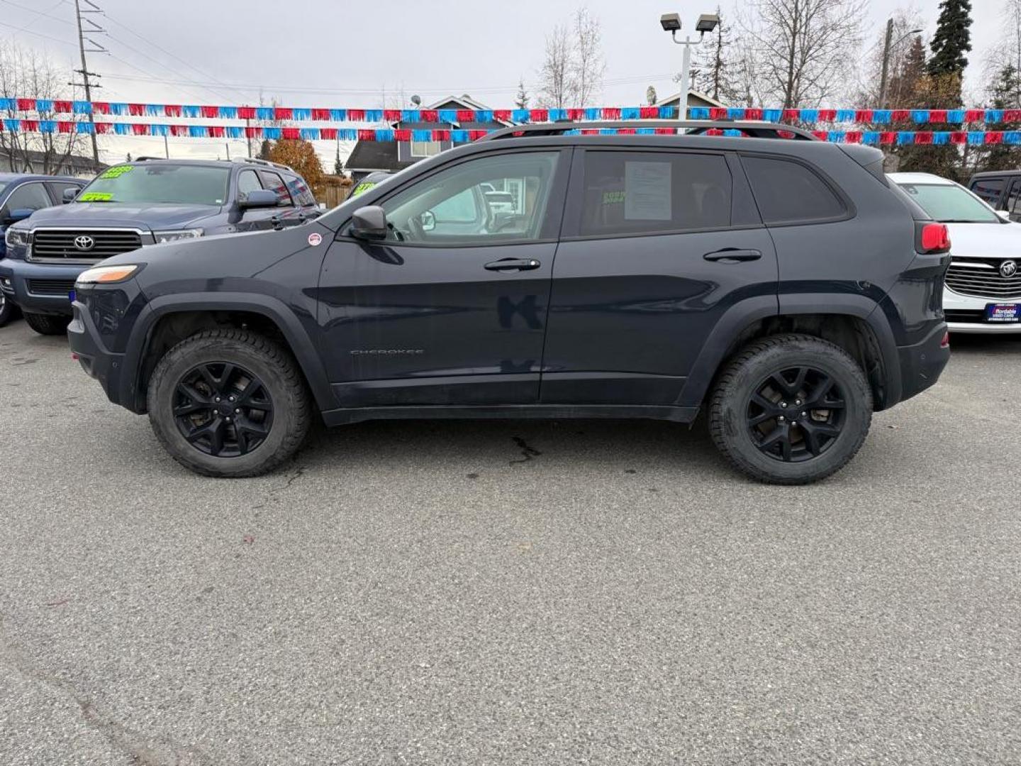 2018 GRAY JEEP CHEROKEE TRAILHAWK (1C4PJMBX5JD) with an 3.2L engine, Automatic transmission, located at 929 East 8th Ave, Anchorage, AK, 99501, (907) 274-2277, 61.214783, -149.866074 - Photo#1