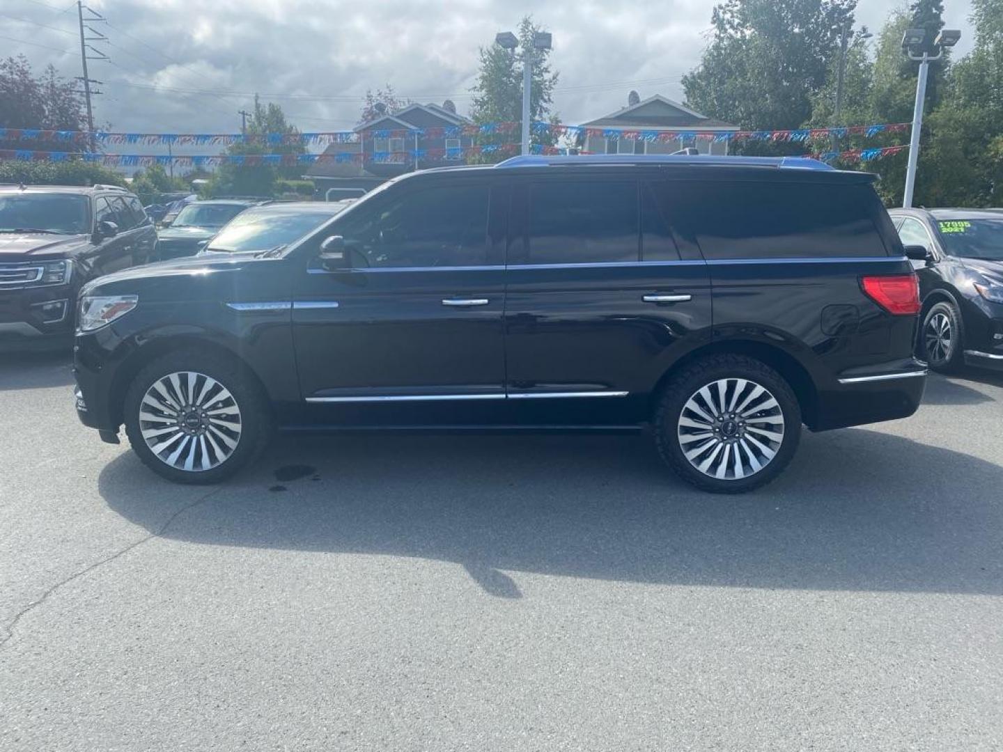 2019 BLACK LINCOLN NAVIGATOR RESERVE (5LMJJ2LT3KE) with an 3.5L engine, Automatic transmission, located at 929 East 8th Ave, Anchorage, AK, 99501, (907) 274-2277, 61.214783, -149.866074 - Photo#1