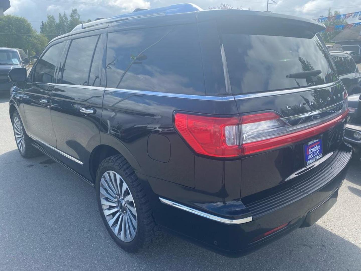 2019 BLACK LINCOLN NAVIGATOR RESERVE (5LMJJ2LT3KE) with an 3.5L engine, Automatic transmission, located at 929 East 8th Ave, Anchorage, AK, 99501, (907) 274-2277, 61.214783, -149.866074 - Photo#2