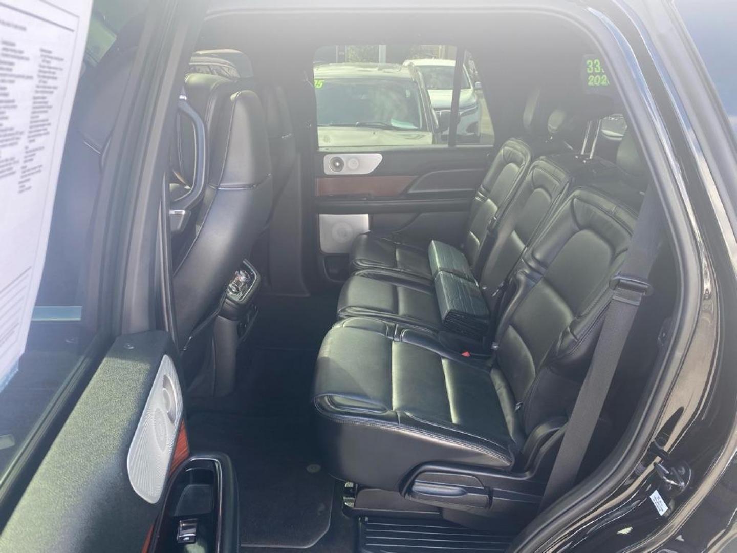 2019 BLACK LINCOLN NAVIGATOR RESERVE (5LMJJ2LT3KE) with an 3.5L engine, Automatic transmission, located at 929 East 8th Ave, Anchorage, AK, 99501, (907) 274-2277, 61.214783, -149.866074 - Photo#3