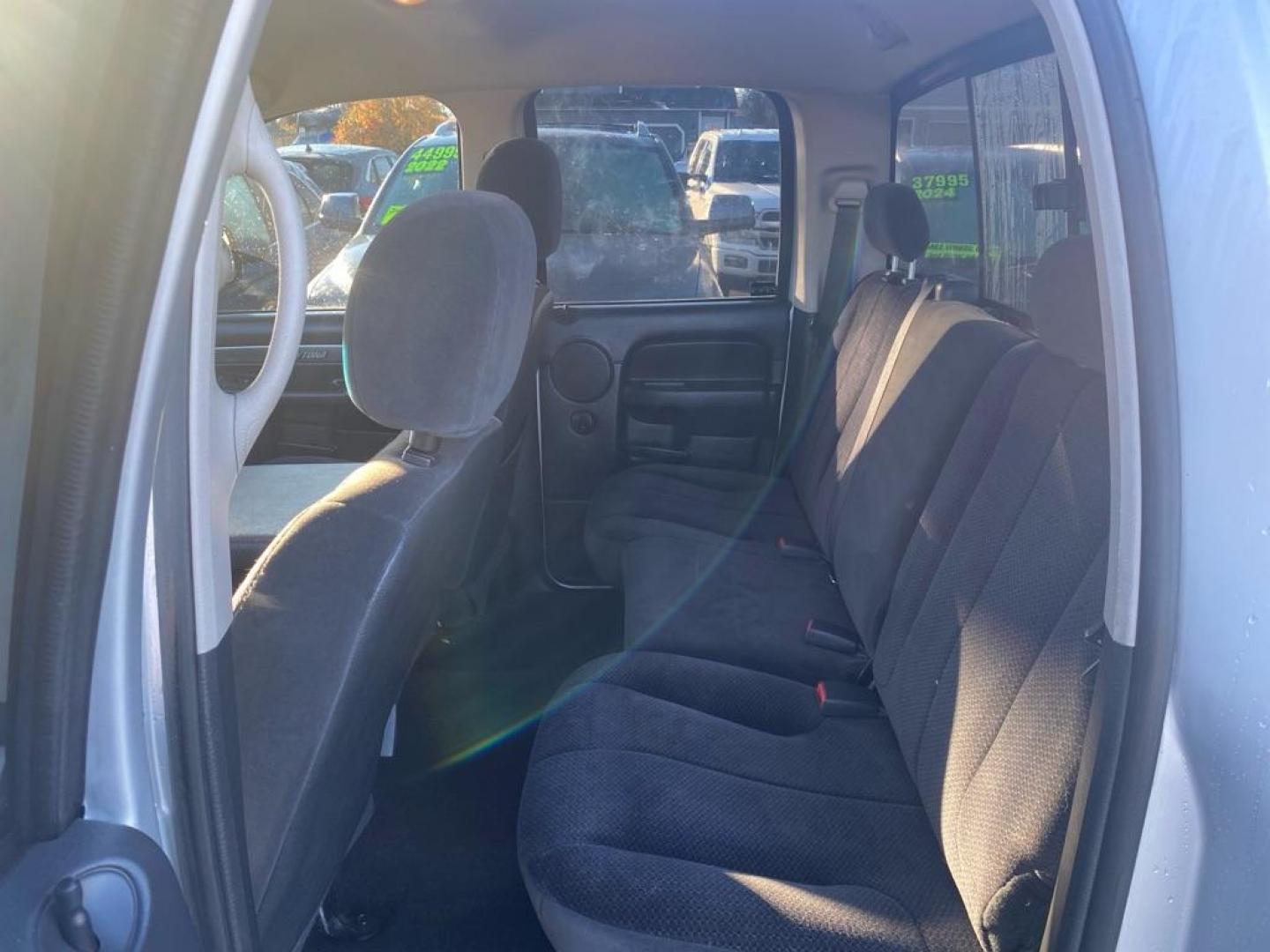 2005 SILVER DODGE RAM 1500 SLT DAYTONA (1D7HU18D05J) with an 5.7L engine, Automatic transmission, located at 929 East 8th Ave, Anchorage, AK, 99501, (907) 274-2277, 61.214783, -149.866074 - Photo#3