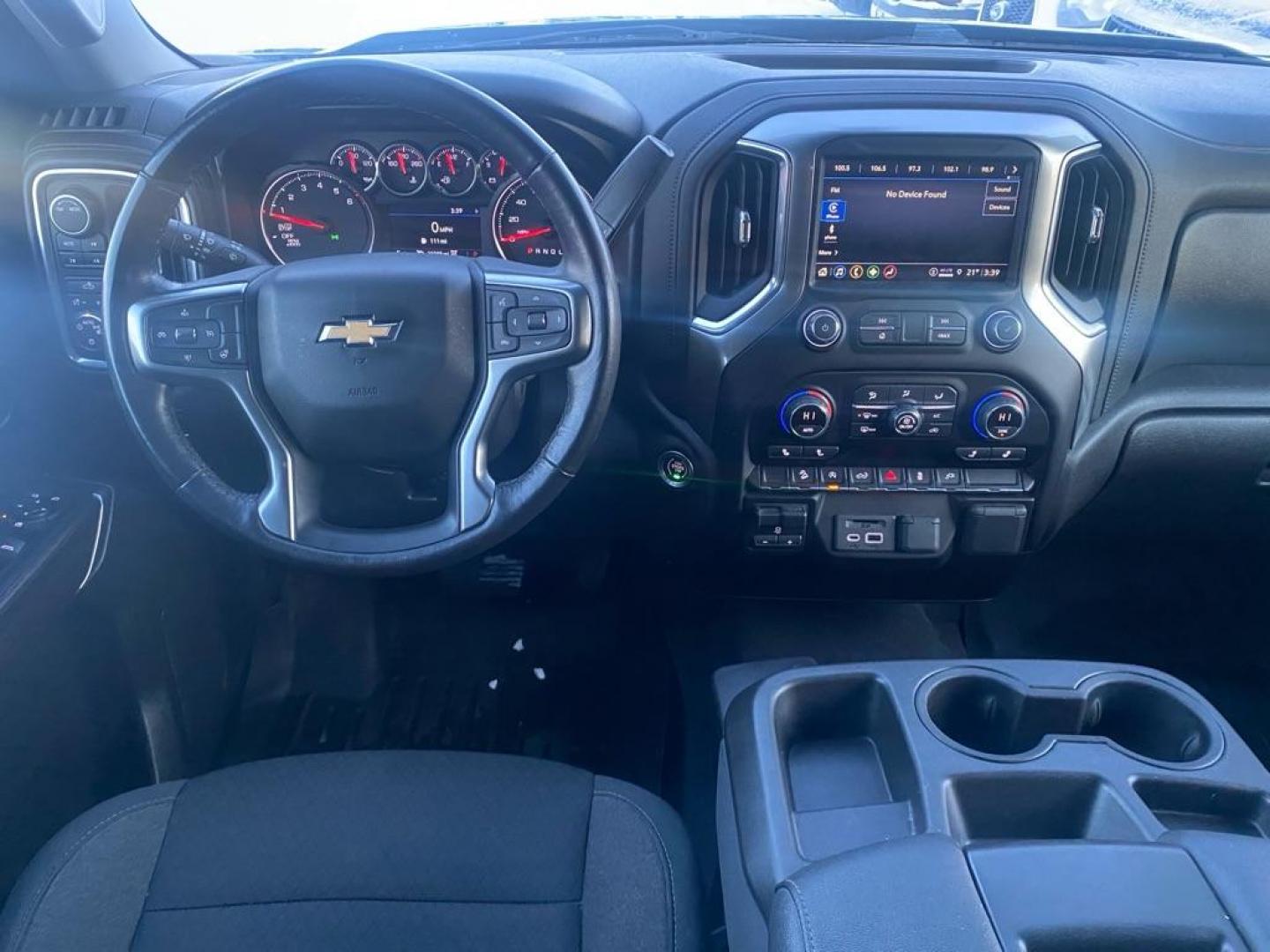 2021 BLACK CHEVROLET SILVERADO 1500 C/C LT (3GCUYDEDXMG) with an 5.3L engine, Automatic transmission, located at 929 East 8th Ave, Anchorage, AK, 99501, (907) 274-2277, 61.214783, -149.866074 - Photo#4