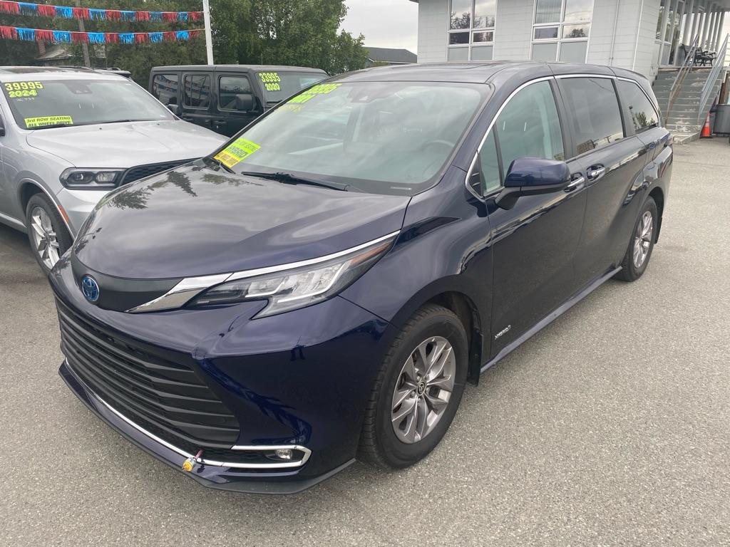 photo of 2021 TOYOTA SIENNA XLE