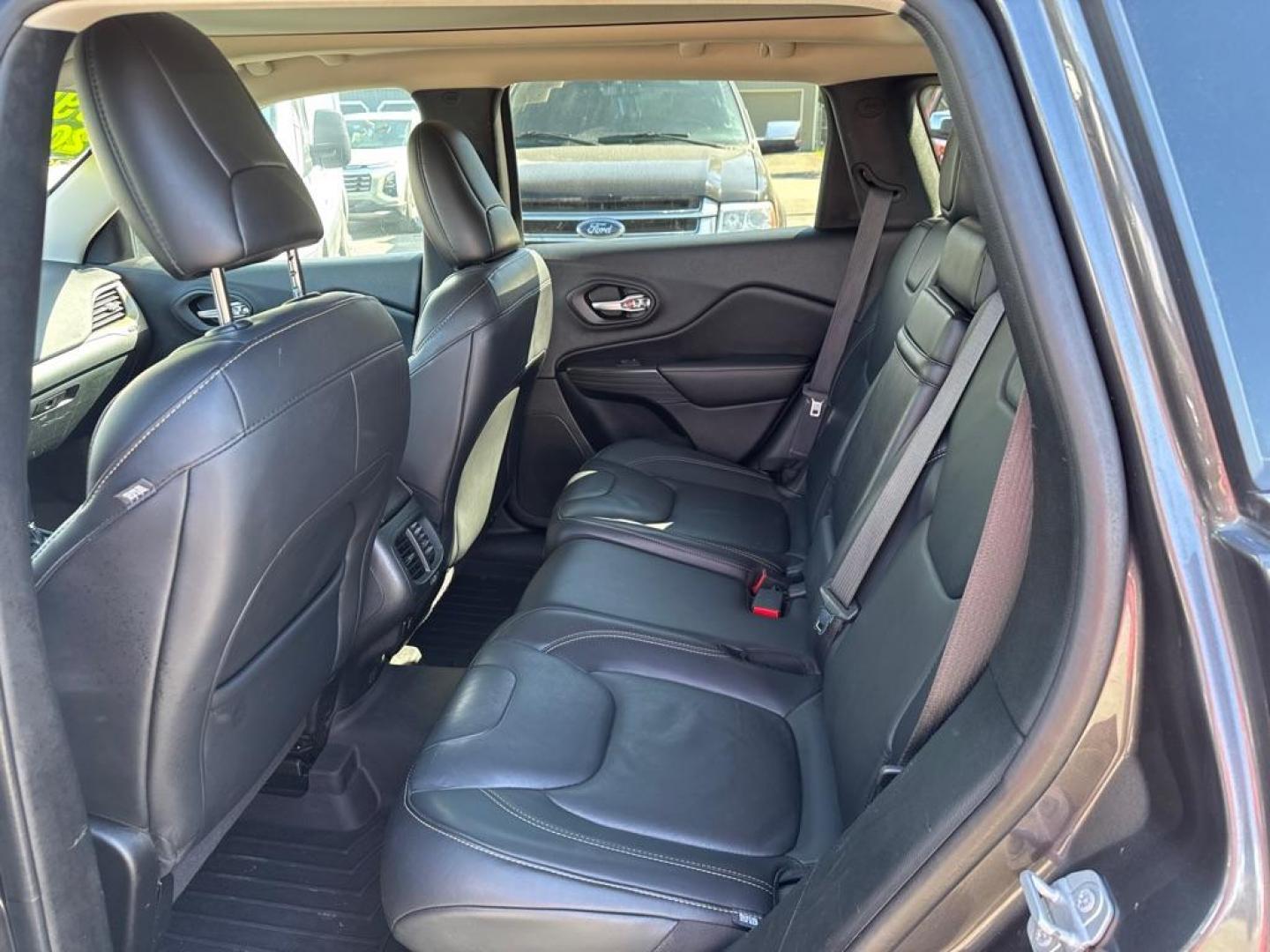 2016 BLACK JEEP CHEROKEE LIMITED (1C4PJMDS6GW) with an 3.2L engine, Automatic transmission, located at 929 East 8th Ave, Anchorage, AK, 99501, (907) 274-2277, 61.214783, -149.866074 - Photo#2