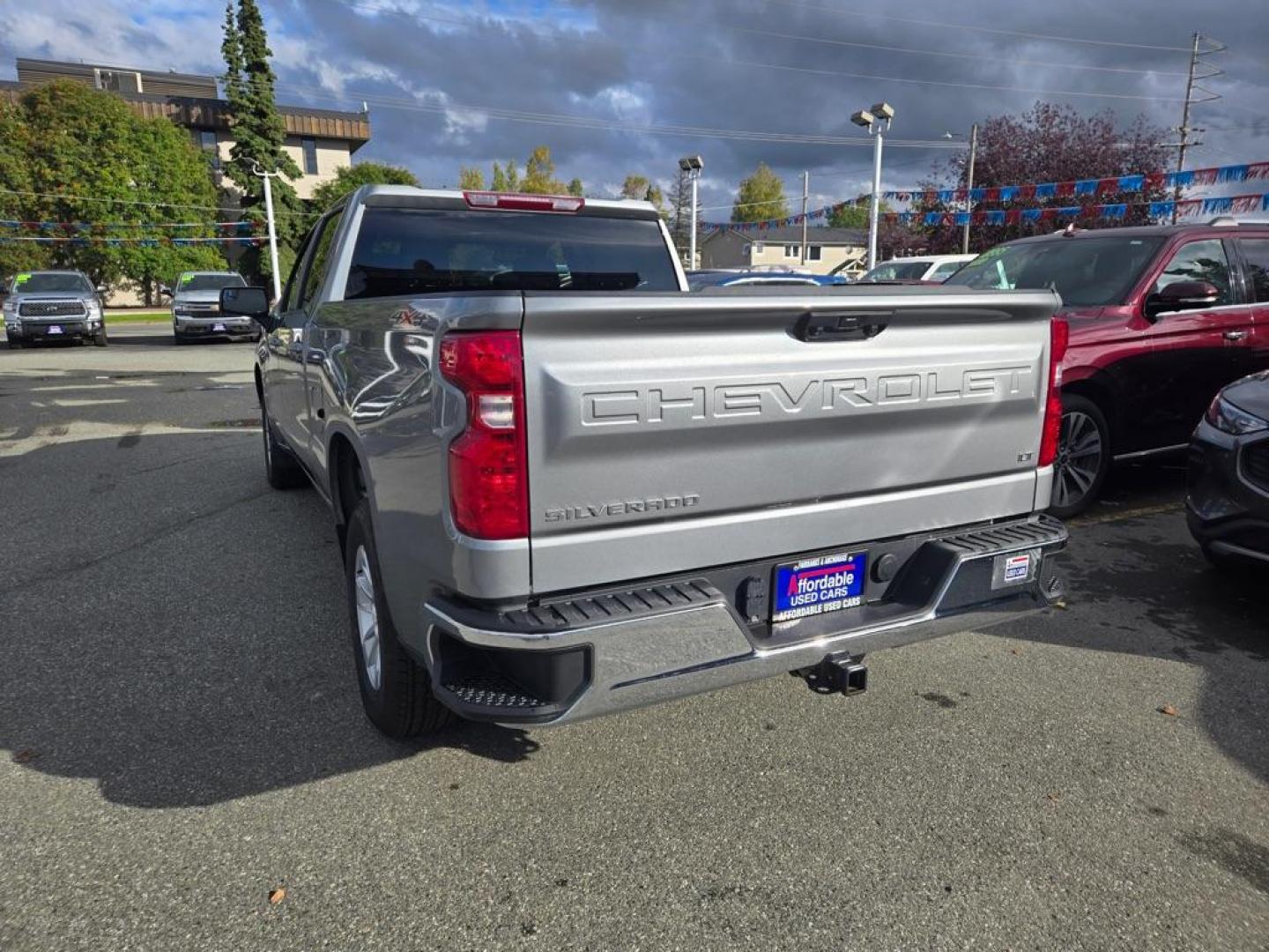 2023 GRAY CHEVROLET SILVERADO 1500 LT (1GCUDDED9PZ) with an 5.3L engine, Automatic transmission, located at 929 East 8th Ave, Anchorage, AK, 99501, (907) 274-2277, 61.214783, -149.866074 - Photo#3