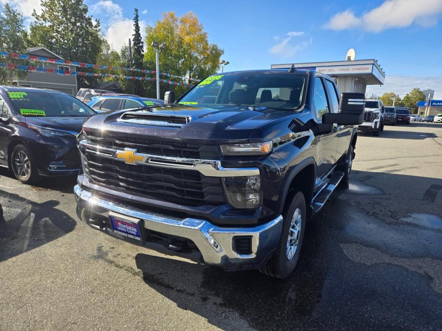 2024 GRAY CHEVROLET SILVERADO 2500 HEAVY DUTY LT (1GC4YNE77RF) with an 6.6L engine, Automatic transmission, located at 929 East 8th Ave, Anchorage, AK, 99501, (907) 274-2277, 61.214783, -149.866074 - Photo#1