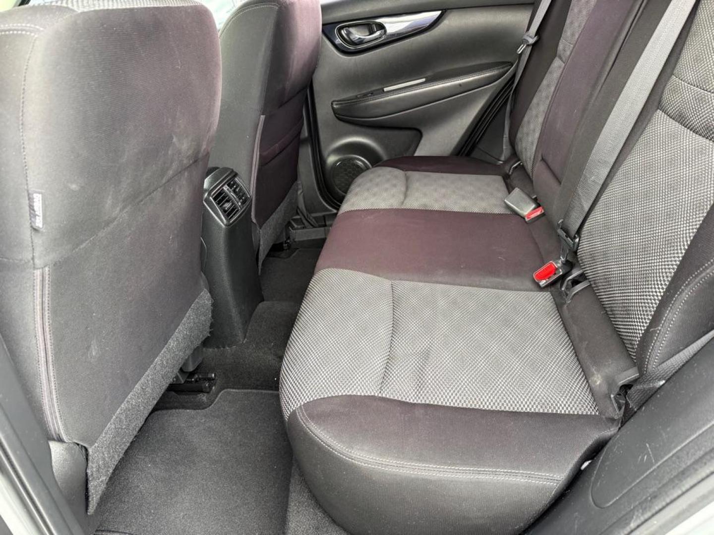 2017 SILVER NISSAN ROGUE SPORT Sv (JN1BJ1CR6HW) with an 2.0L engine, Continuously Variable transmission, located at 929 East 8th Ave, Anchorage, AK, 99501, (907) 274-2277, 61.214783, -149.866074 - Photo#3