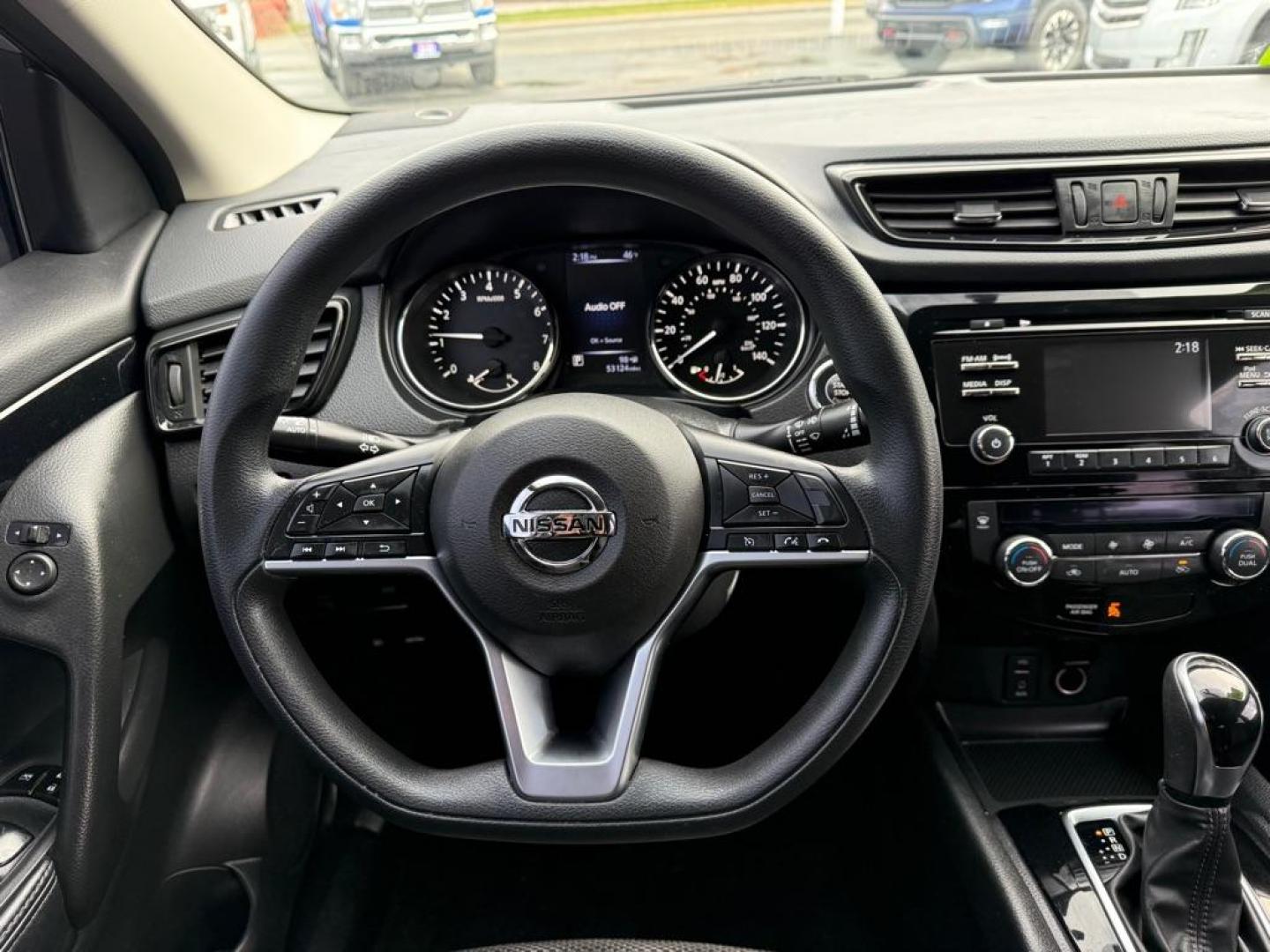 2017 SILVER NISSAN ROGUE SPORT Sv (JN1BJ1CR6HW) with an 2.0L engine, Continuously Variable transmission, located at 929 East 8th Ave, Anchorage, AK, 99501, (907) 274-2277, 61.214783, -149.866074 - Photo#4