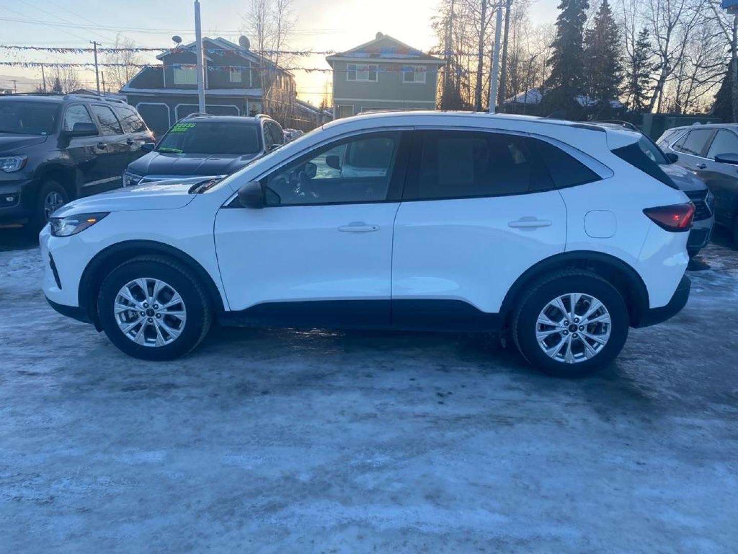 2023 WHITE FORD ESCAPE ACTIVE ACTIVE (1FMCU9GN0PU) with an 1.5L engine, Automatic transmission, located at 929 East 8th Ave, Anchorage, AK, 99501, (907) 274-2277, 61.214783, -149.866074 - Photo#1