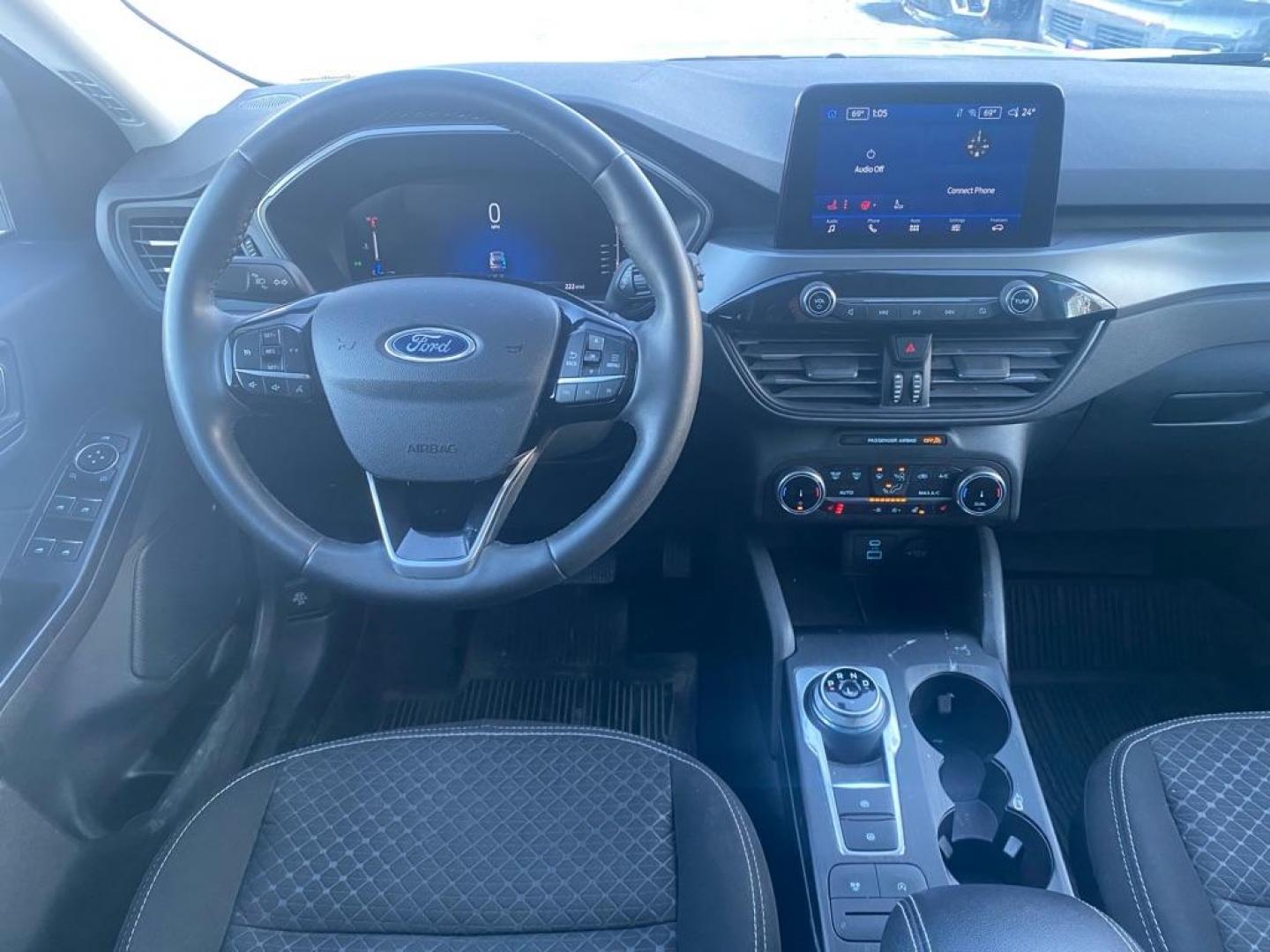 2023 WHITE FORD ESCAPE ACTIVE ACTIVE (1FMCU9GN0PU) with an 1.5L engine, Automatic transmission, located at 929 East 8th Ave, Anchorage, AK, 99501, (907) 274-2277, 61.214783, -149.866074 - Photo#4
