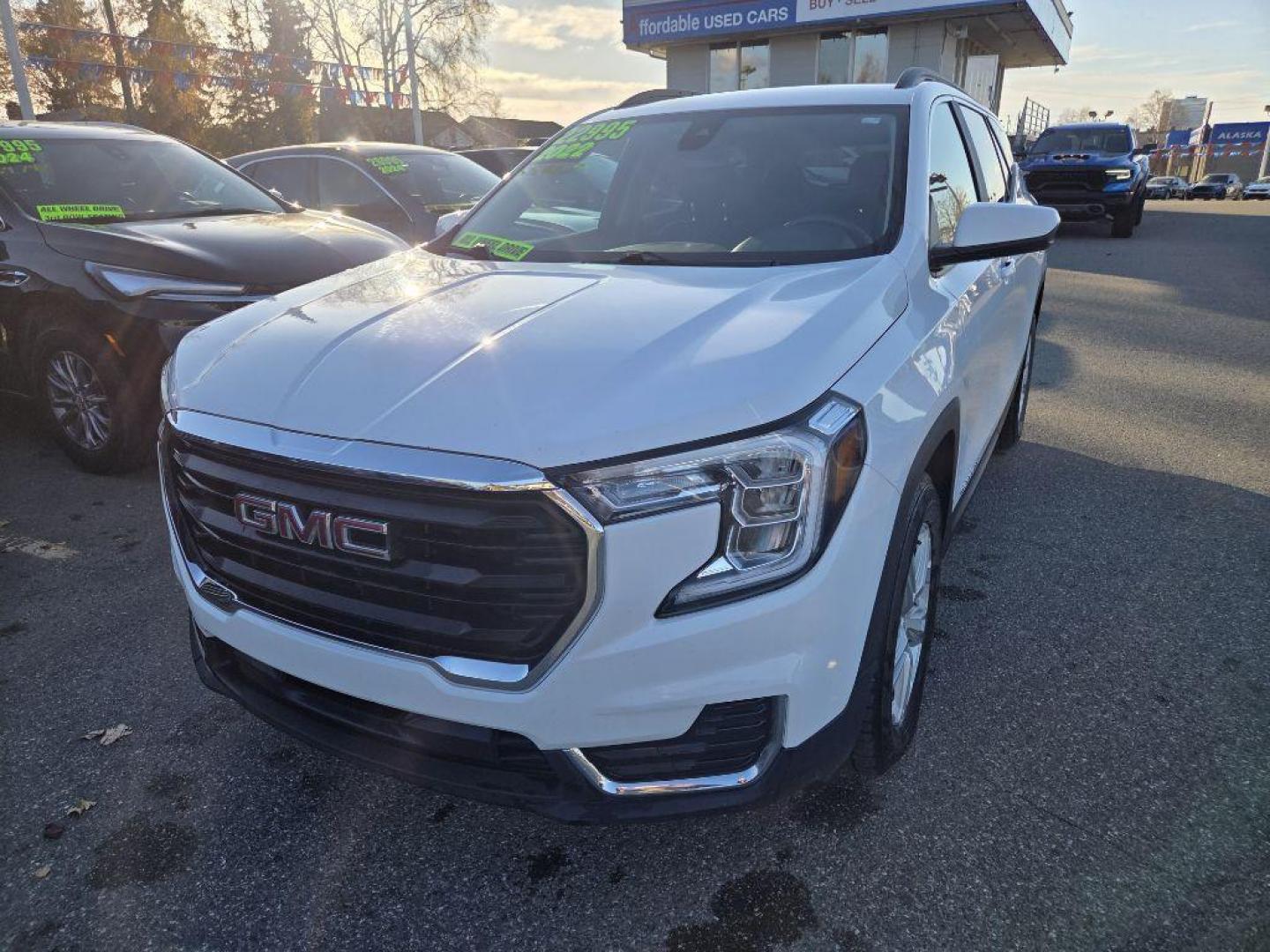 2022 WHITE GMC TERRAIN SLE SLE (3GKALTEV1NL) with an 1.5L engine, Automatic transmission, located at 929 East 8th Ave, Anchorage, AK, 99501, (907) 274-2277, 61.214783, -149.866074 - Photo#0