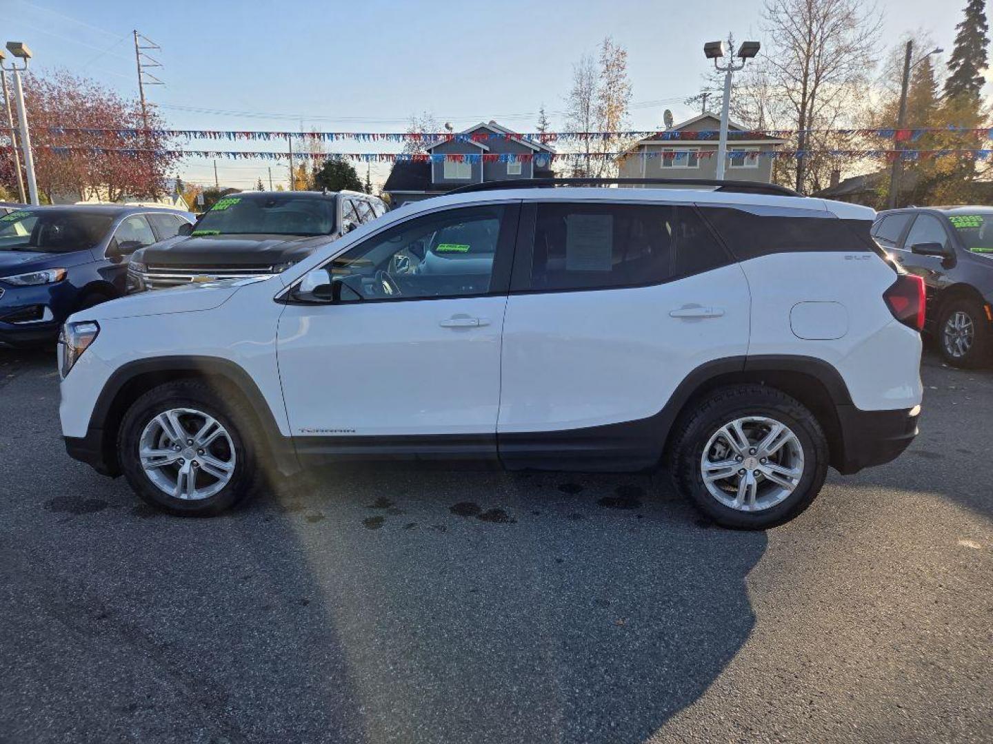 2022 WHITE GMC TERRAIN SLE SLE (3GKALTEV1NL) with an 1.5L engine, Automatic transmission, located at 929 East 8th Ave, Anchorage, AK, 99501, (907) 274-2277, 61.214783, -149.866074 - Photo#1