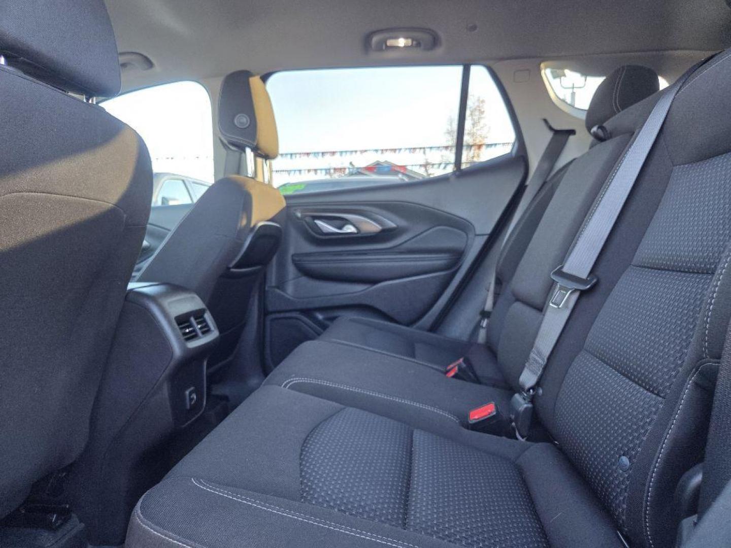 2022 WHITE GMC TERRAIN SLE SLE (3GKALTEV1NL) with an 1.5L engine, Automatic transmission, located at 929 East 8th Ave, Anchorage, AK, 99501, (907) 274-2277, 61.214783, -149.866074 - Photo#3