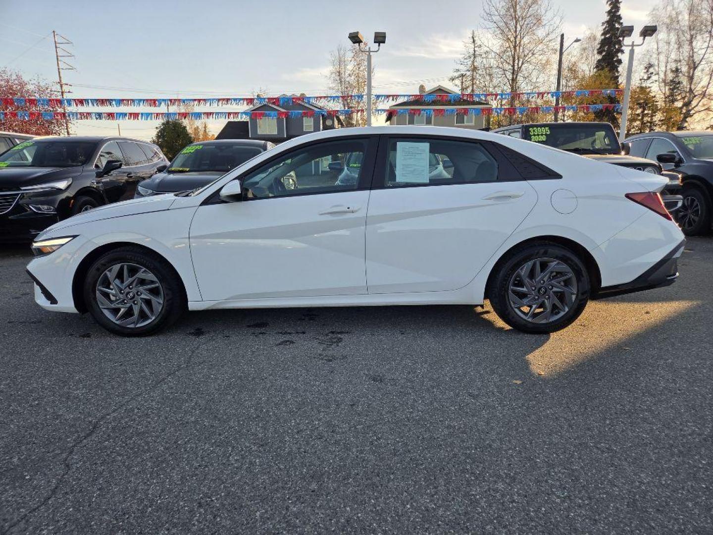 2024 WHITE HYUNDAI ELANTRA SEL SEL (KMHLM4DG9RU) with an 2.0L engine, Continuously Variable transmission, located at 929 East 8th Ave, Anchorage, AK, 99501, (907) 274-2277, 61.214783, -149.866074 - Photo#1