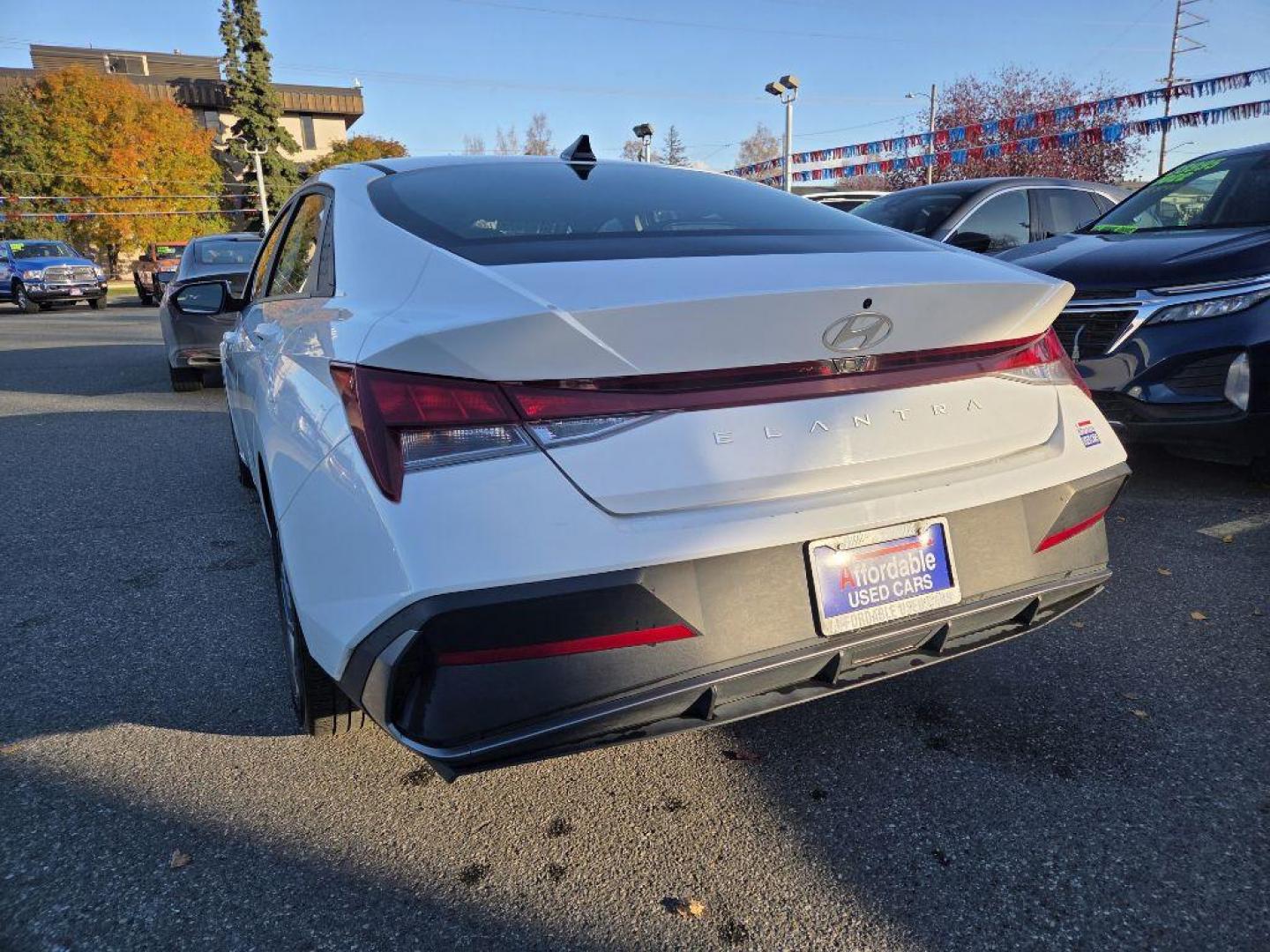 2024 WHITE HYUNDAI ELANTRA SEL SEL (KMHLM4DG9RU) with an 2.0L engine, Continuously Variable transmission, located at 929 East 8th Ave, Anchorage, AK, 99501, (907) 274-2277, 61.214783, -149.866074 - Photo#2