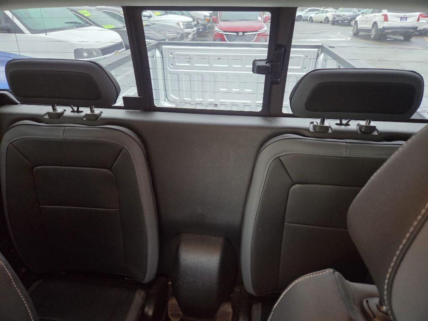 2017 SILVER CHEVROLET COLORADO Z71 (1GCHTDEN8H1) with an 3.6L engine, Automatic transmission, located at 929 East 8th Ave, Anchorage, AK, 99501, (907) 274-2277, 61.214783, -149.866074 - Photo#3