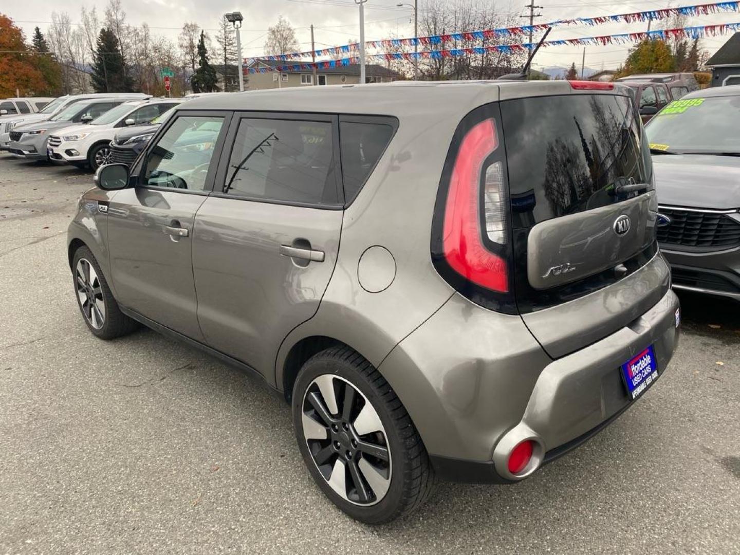 2016 GREY KIA SOUL ! (KNDJX3A56G7) with an 2.0L engine, Automatic transmission, located at 929 East 8th Ave, Anchorage, AK, 99501, (907) 274-2277, 61.214783, -149.866074 - Photo#2