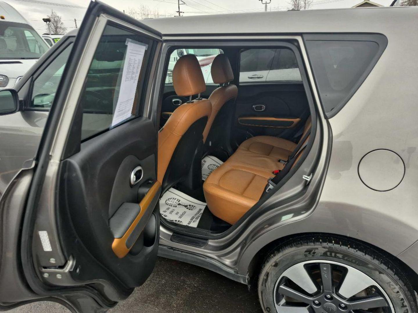 2016 GREY KIA SOUL ! (KNDJX3A56G7) with an 2.0L engine, Automatic transmission, located at 929 East 8th Ave, Anchorage, AK, 99501, (907) 274-2277, 61.214783, -149.866074 - Photo#0