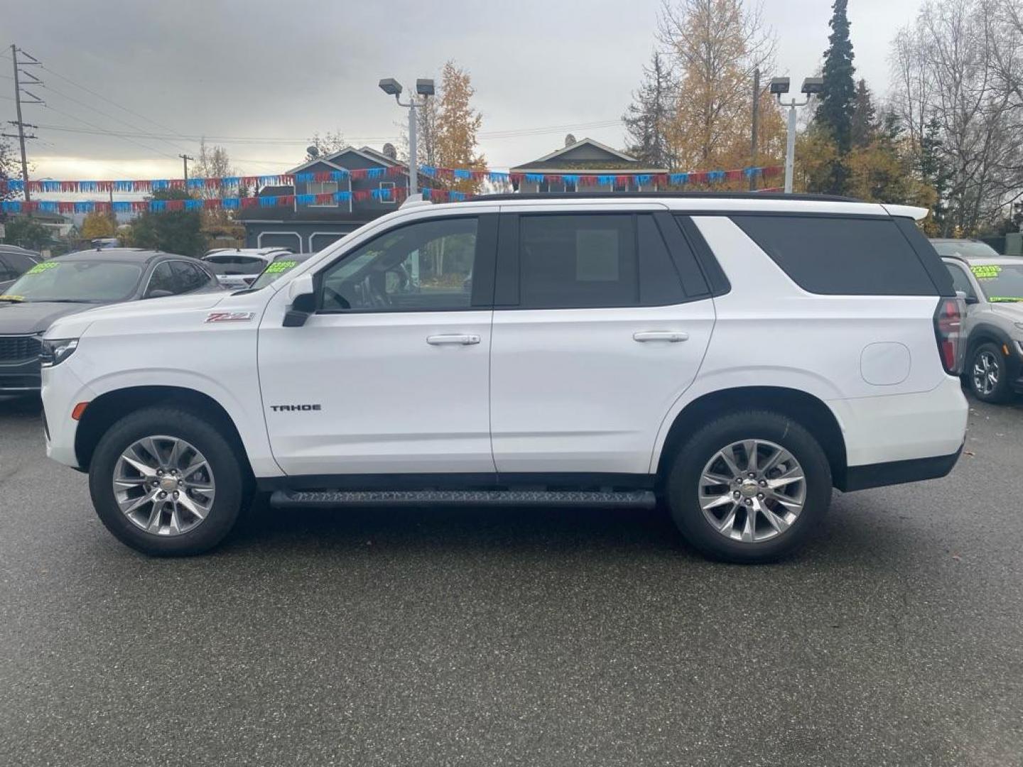 2021 WHITE CHEVROLET TAHOE 1500 Z71 (1GNSKPKD1MR) with an 5.3L engine, Automatic transmission, located at 929 East 8th Ave, Anchorage, AK, 99501, (907) 274-2277, 61.214783, -149.866074 - Photo#1
