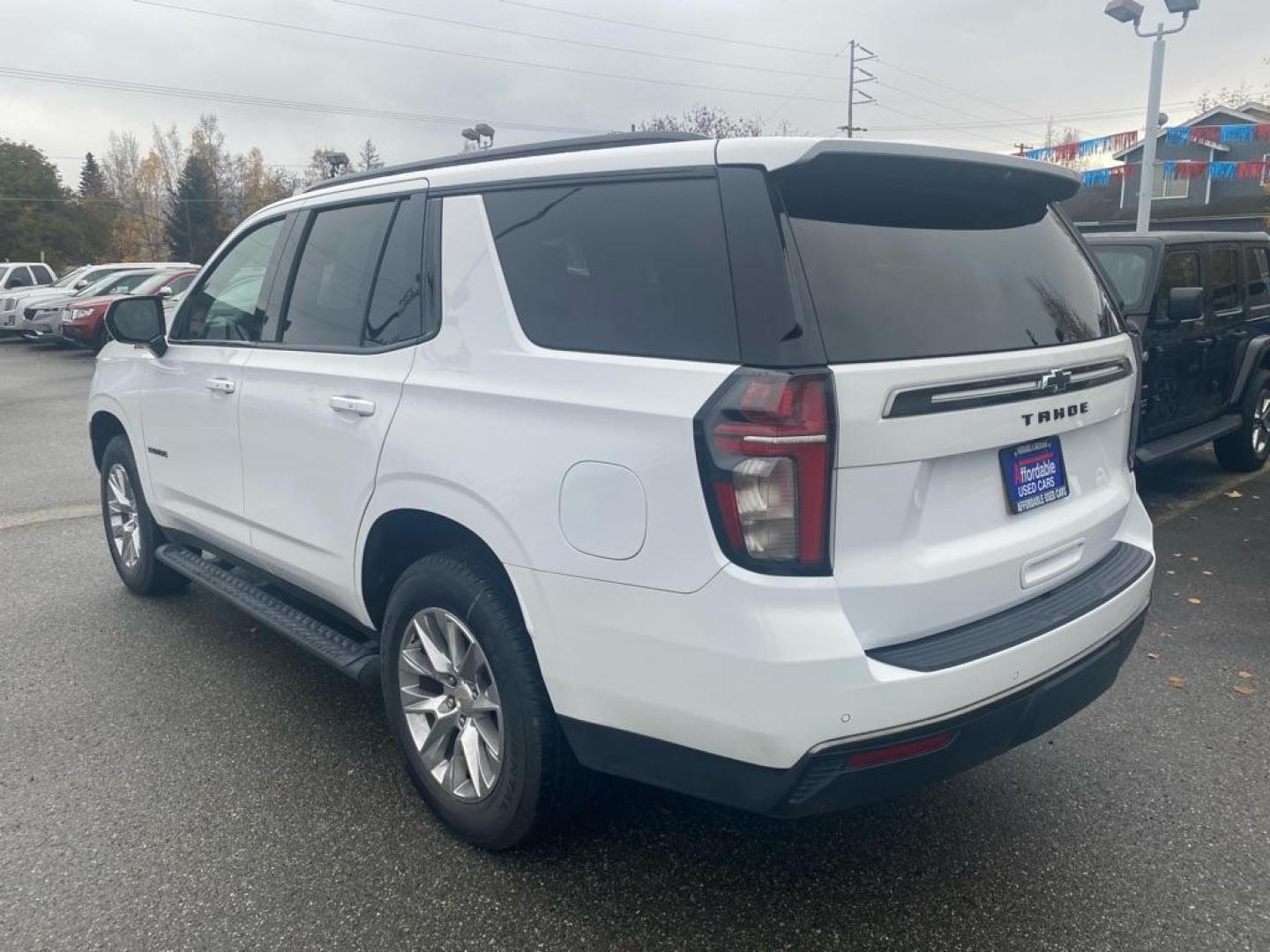 2021 WHITE CHEVROLET TAHOE 1500 Z71 (1GNSKPKD1MR) with an 5.3L engine, Automatic transmission, located at 929 East 8th Ave, Anchorage, AK, 99501, (907) 274-2277, 61.214783, -149.866074 - Photo#2