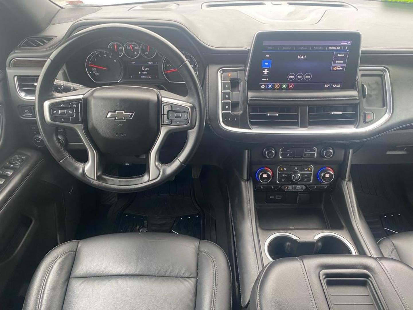 2021 WHITE CHEVROLET TAHOE 1500 Z71 (1GNSKPKD1MR) with an 5.3L engine, Automatic transmission, located at 929 East 8th Ave, Anchorage, AK, 99501, (907) 274-2277, 61.214783, -149.866074 - Photo#4