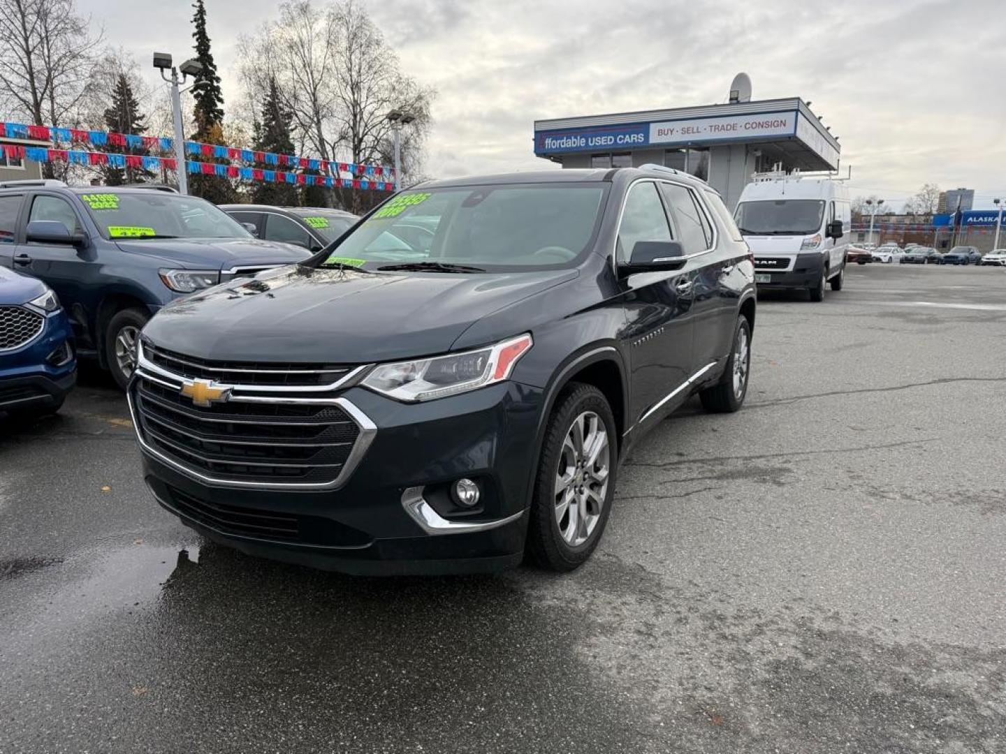2019 GRAY CHEVROLET TRAVERSE PREMIER (1GNEVKKW0KJ) with an 3.6L engine, Automatic transmission, located at 929 East 8th Ave, Anchorage, AK, 99501, (907) 274-2277, 61.214783, -149.866074 - Photo#0