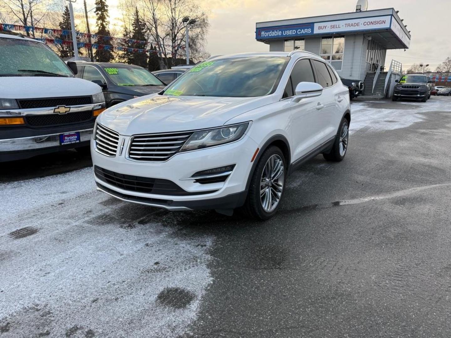 2015 WHITE LINCOLN MKC (5LMTJ2AH6FU) with an 2.3L engine, Automatic transmission, located at 929 East 8th Ave, Anchorage, AK, 99501, (907) 274-2277, 61.214783, -149.866074 - Photo#0