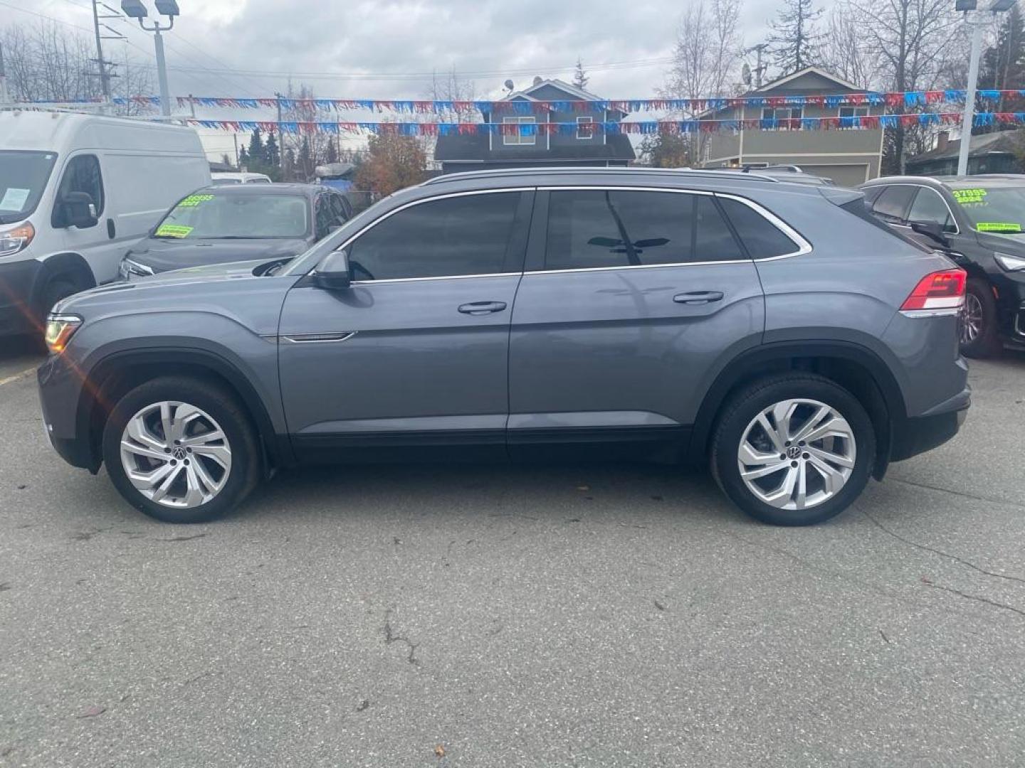 2020 GRY VOLKSWAGEN ATLAS CROSS SPO SEL (1V2MC2CA5LC) with an 2.0L engine, Automatic transmission, located at 929 East 8th Ave, Anchorage, AK, 99501, (907) 274-2277, 61.214783, -149.866074 - Photo#1