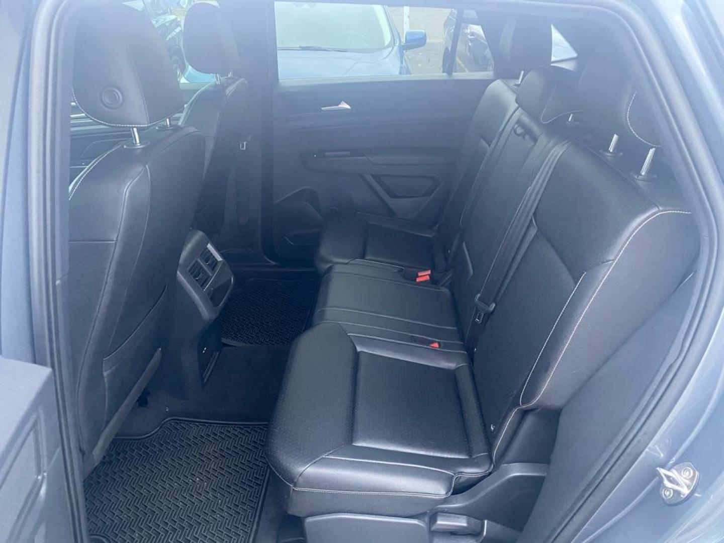 2020 GRY VOLKSWAGEN ATLAS CROSS SPO SEL (1V2MC2CA5LC) with an 2.0L engine, Automatic transmission, located at 929 East 8th Ave, Anchorage, AK, 99501, (907) 274-2277, 61.214783, -149.866074 - Photo#3