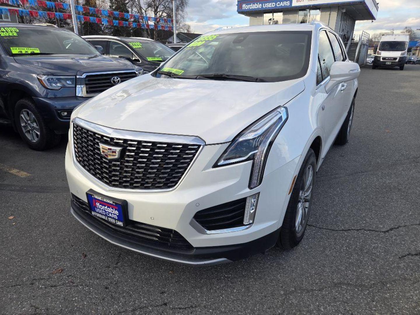 2020 WHITE CADILLAC XT5 PREMIUM LUXURY (1GYKNDRS4LZ) with an 3.6L engine, Automatic transmission, located at 929 East 8th Ave, Anchorage, AK, 99501, (907) 274-2277, 61.214783, -149.866074 - Photo#0
