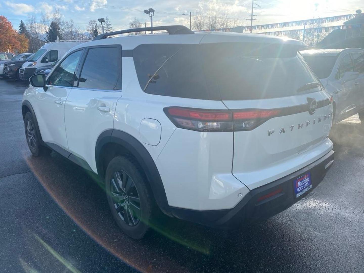 2024 WHITE NISSAN PATHFINDER SV SV (5N1DR3BA8RC) with an 3.5L engine, Automatic transmission, located at 929 East 8th Ave, Anchorage, AK, 99501, (907) 274-2277, 61.214783, -149.866074 - Photo#2
