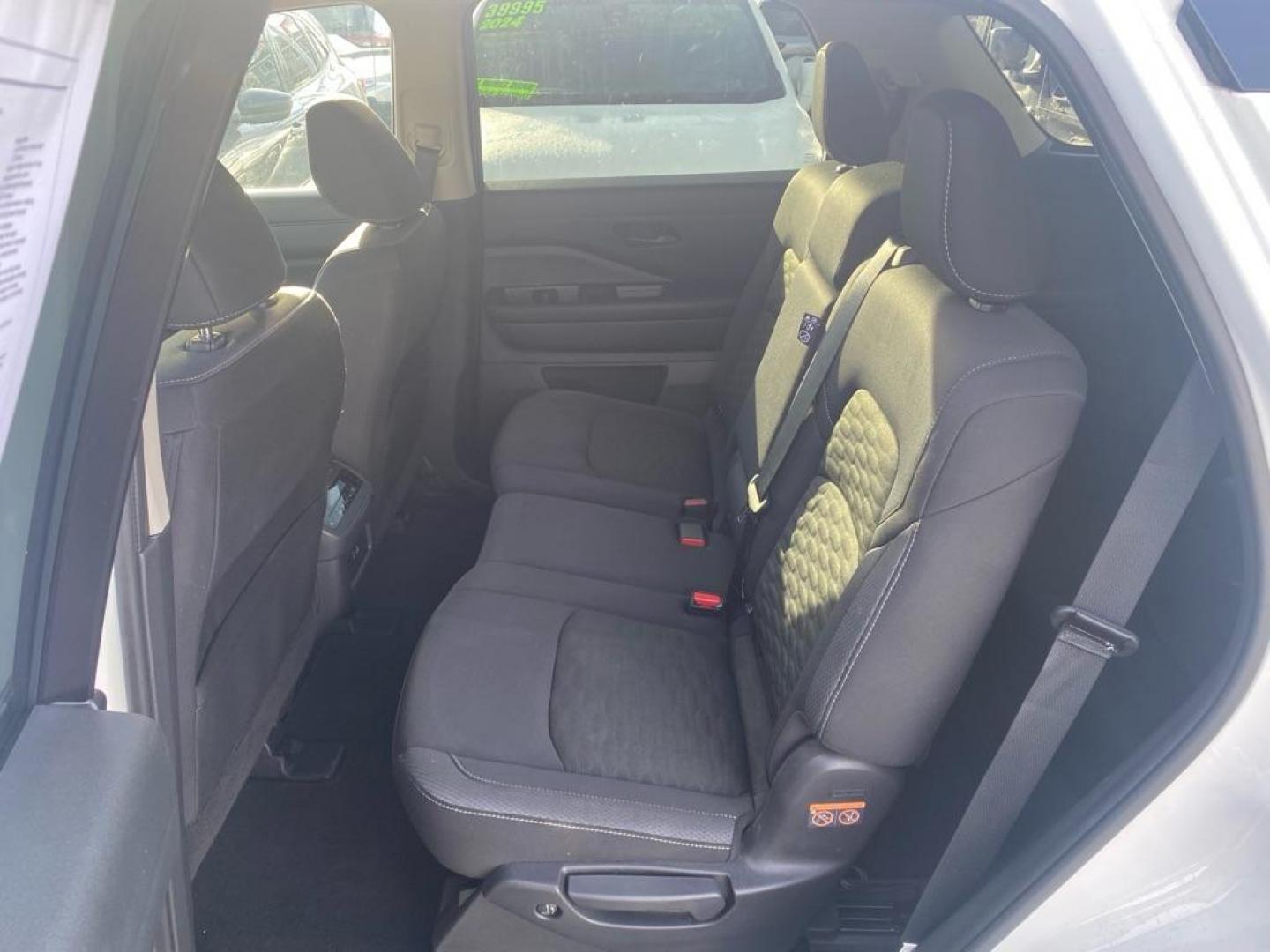 2024 WHITE NISSAN PATHFINDER SV SV (5N1DR3BA8RC) with an 3.5L engine, Automatic transmission, located at 929 East 8th Ave, Anchorage, AK, 99501, (907) 274-2277, 61.214783, -149.866074 - Photo#3