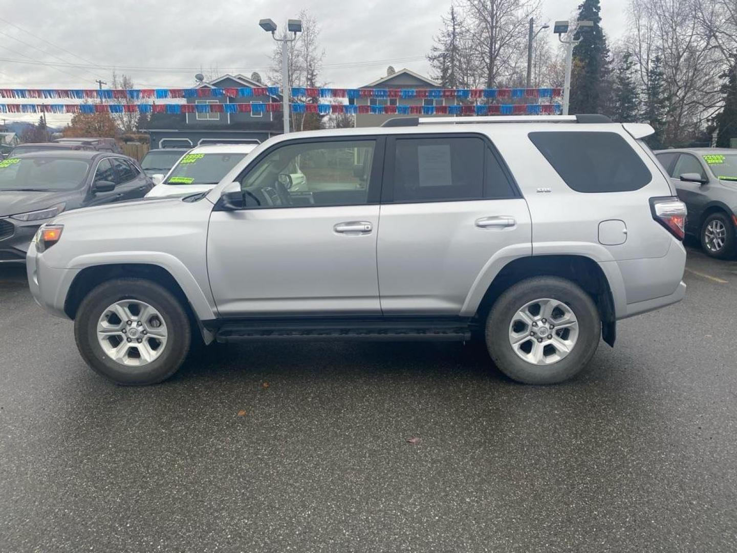 2023 SILVER TOYOTA 4RUNNER SE SE (JTEMU5JR8P6) with an 4.0L engine, Automatic transmission, located at 929 East 8th Ave, Anchorage, AK, 99501, (907) 274-2277, 61.214783, -149.866074 - Photo#1