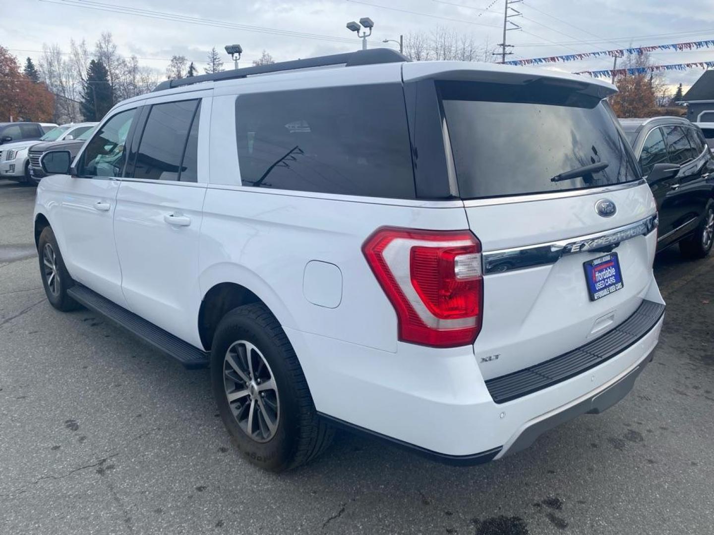 2019 WHITE FORD EXPEDITION MAX XLT (1FMJK1JT7KE) with an 3.5L engine, Automatic transmission, located at 929 East 8th Ave, Anchorage, AK, 99501, (907) 274-2277, 61.214783, -149.866074 - Photo#2