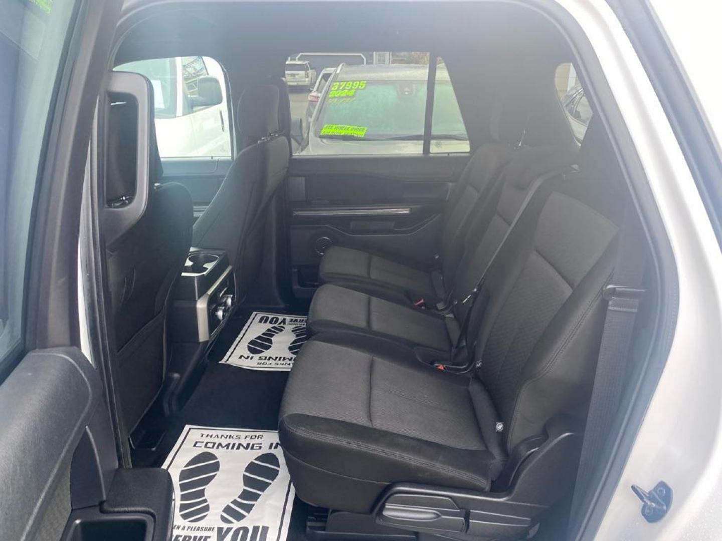 2019 WHITE FORD EXPEDITION MAX XLT (1FMJK1JT7KE) with an 3.5L engine, Automatic transmission, located at 929 East 8th Ave, Anchorage, AK, 99501, (907) 274-2277, 61.214783, -149.866074 - Photo#3