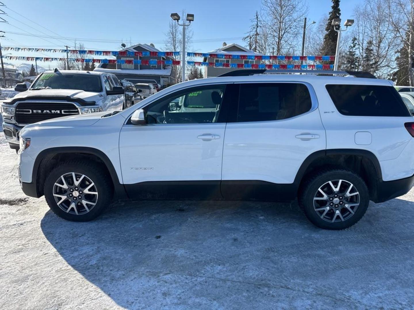2023 WHITE GMC ACADIA SLT (1GKKNUL4XPZ) with an 2.0L engine, Automatic transmission, located at 929 East 8th Ave, Anchorage, AK, 99501, (907) 274-2277, 61.214783, -149.866074 - Photo#1