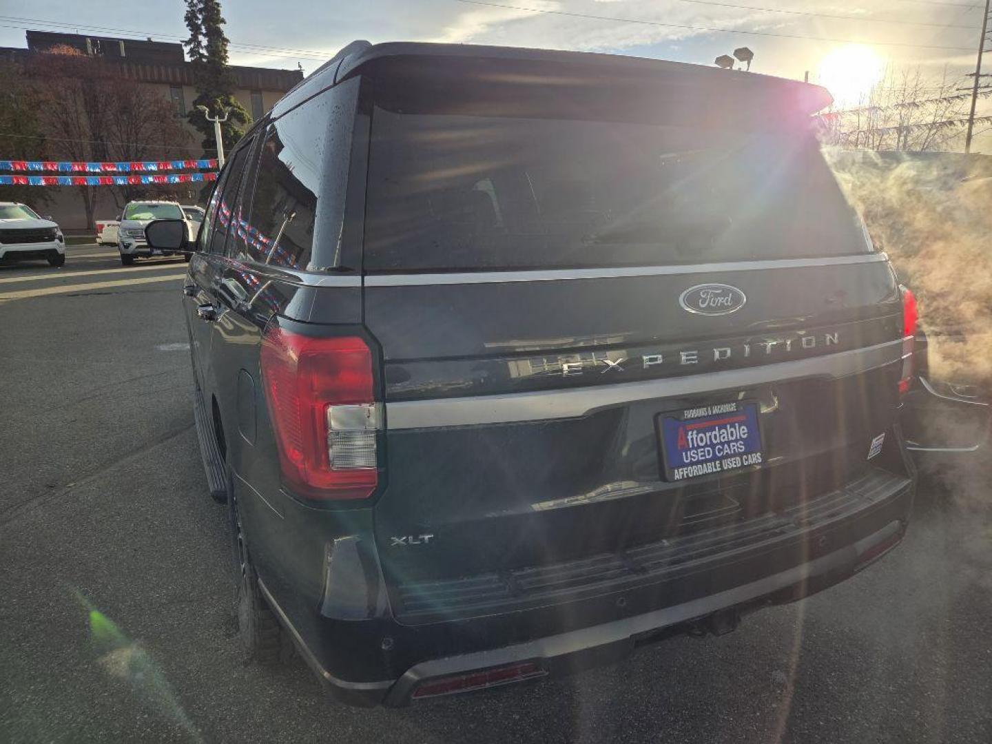 2022 BLACK FORD EXPEDITION XLT (1FMJU1JT7NE) with an 3.5L engine, Automatic transmission, located at 929 East 8th Ave, Anchorage, AK, 99501, (907) 274-2277, 61.214783, -149.866074 - Photo#2