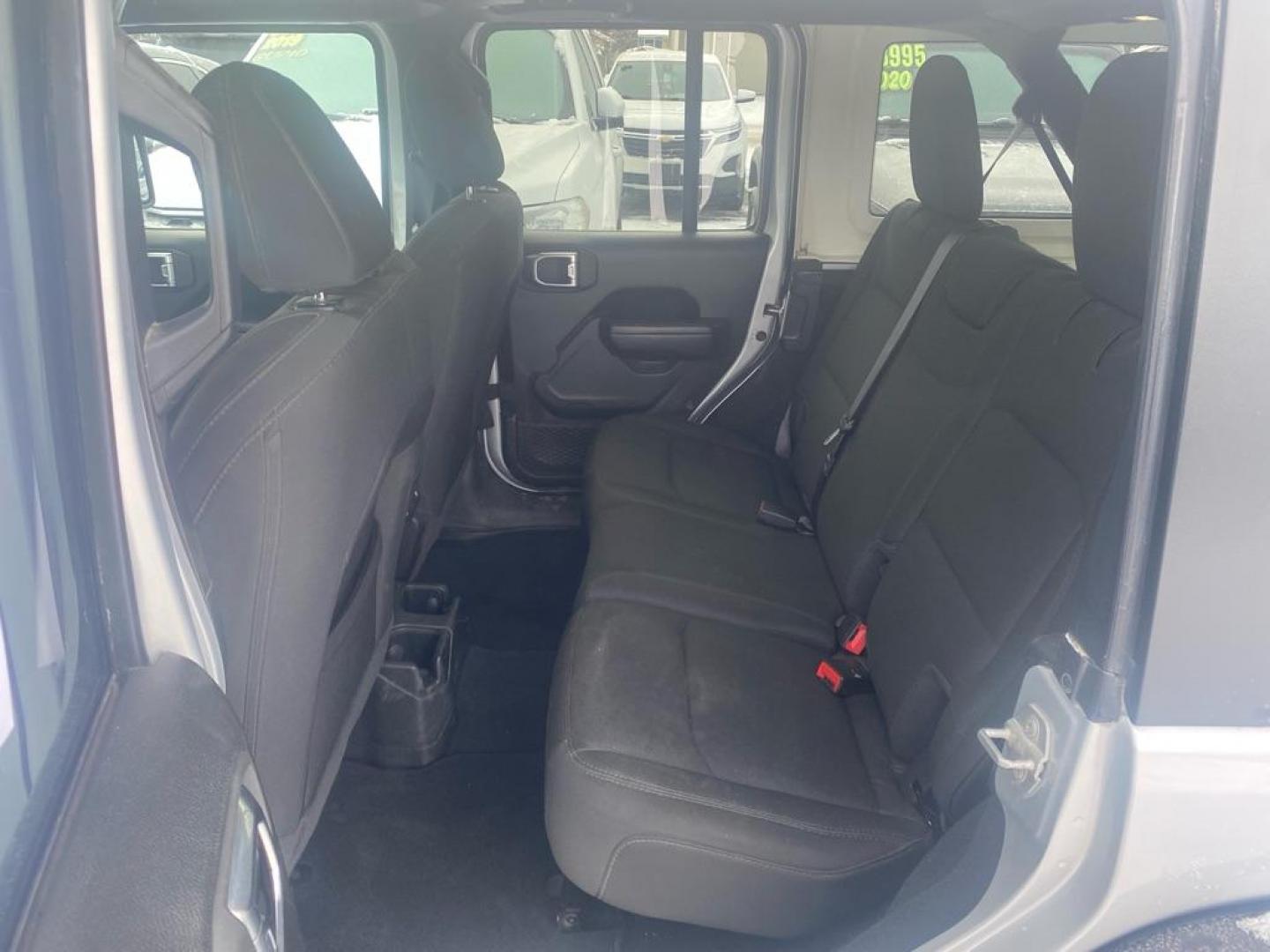 2022 SILVER JEEP WRANGLER UNLIMI SPORT (1C4HJXDG6NW) with an 3.6L engine, Automatic transmission, located at 929 East 8th Ave, Anchorage, AK, 99501, (907) 274-2277, 61.214783, -149.866074 - Photo#3