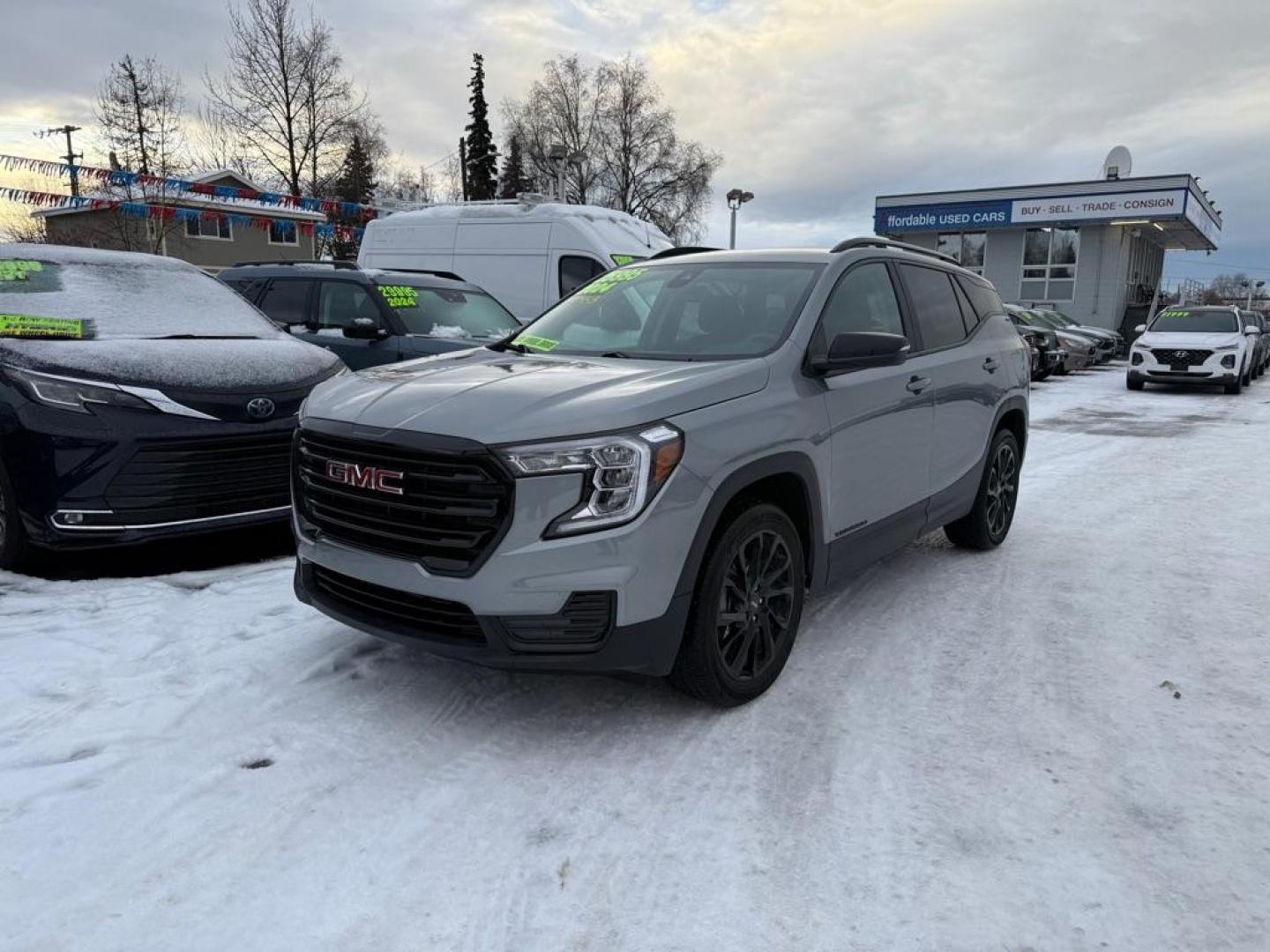 2024 GRAY GMC TERRAIN SLE (3GKALTEG0RL) with an 1.5L engine, Automatic transmission, located at 929 East 8th Ave, Anchorage, AK, 99501, (907) 274-2277, 61.214783, -149.866074 - Photo#0