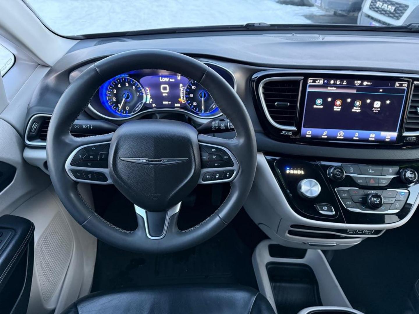 2022 GRAY CHRYSLER PACIFICA TOURING L (2C4RC1BG7NR) with an 3.6L engine, Automatic transmission, located at 929 East 8th Ave, Anchorage, AK, 99501, (907) 274-2277, 61.214783, -149.866074 - Photo#4